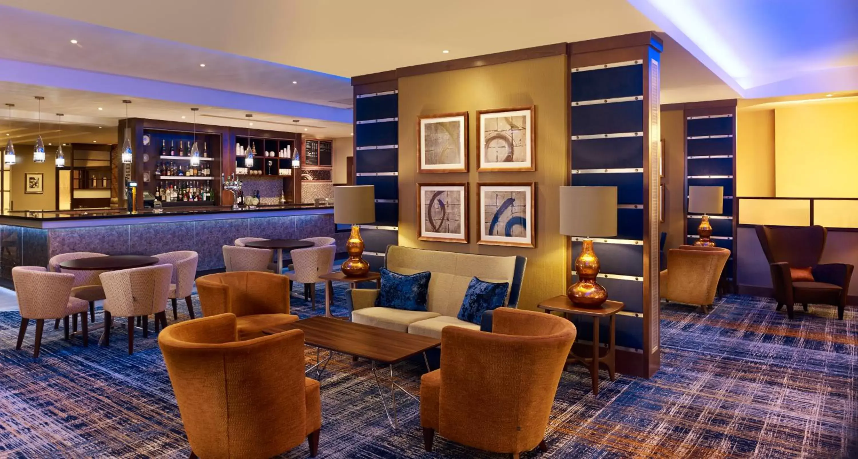 Lounge or bar, Lounge/Bar in Crowne Plaza London - Gatwick Airport, an IHG Hotel