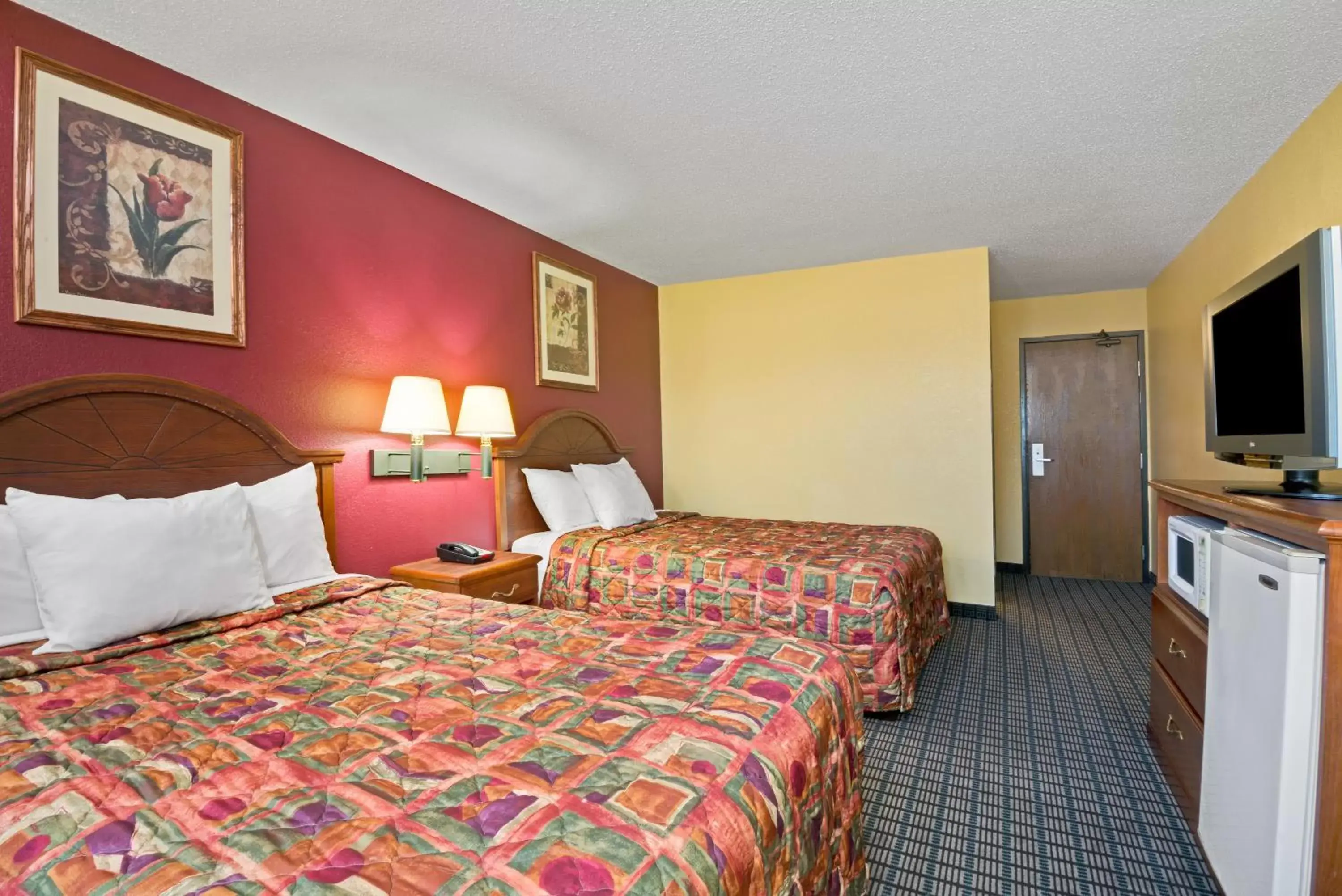 Bed in Days Inn by Wyndham Torrington