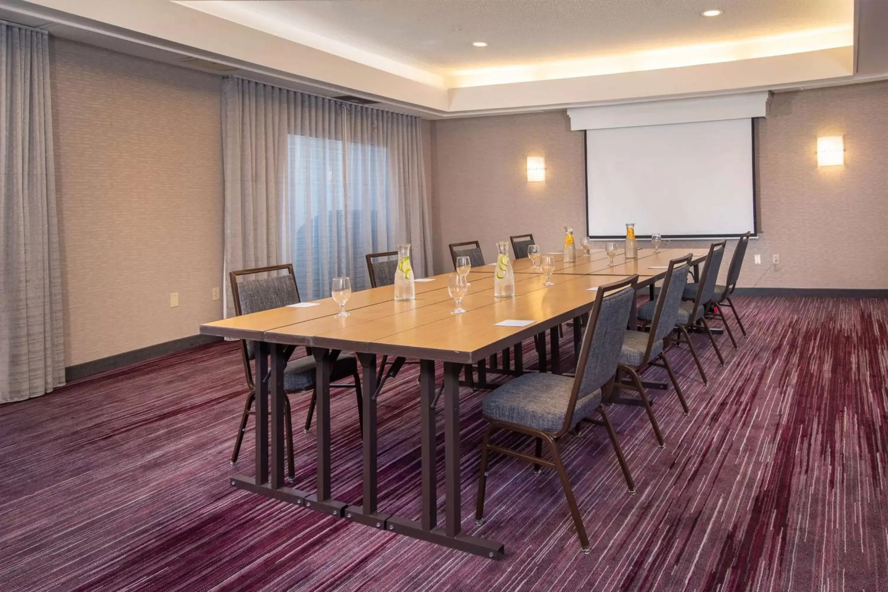 Meeting/conference room in Sonesta Select Allentown Bethlehem Airport