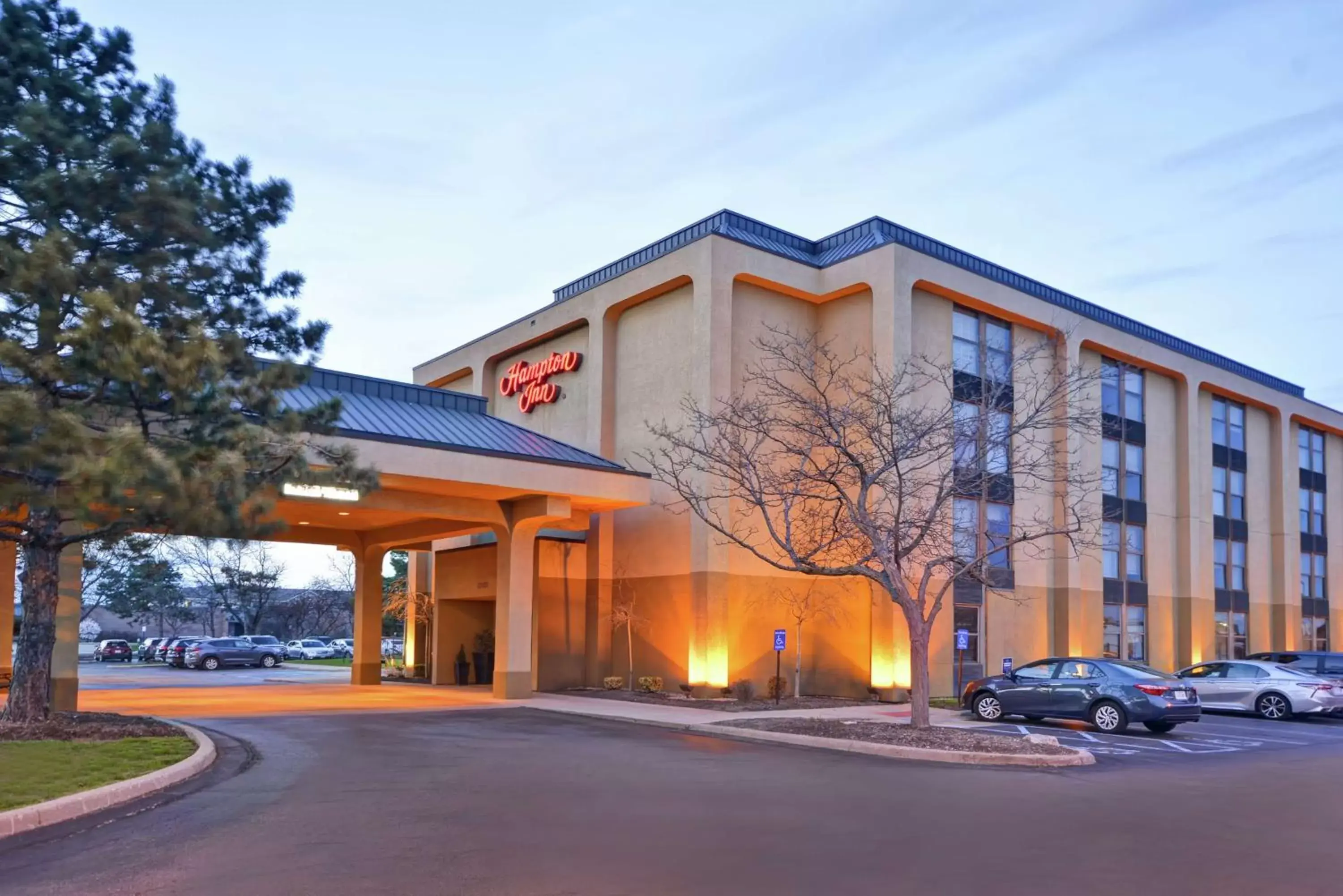 Property Building in Hampton Inn Detroit Madison Heights South Troy