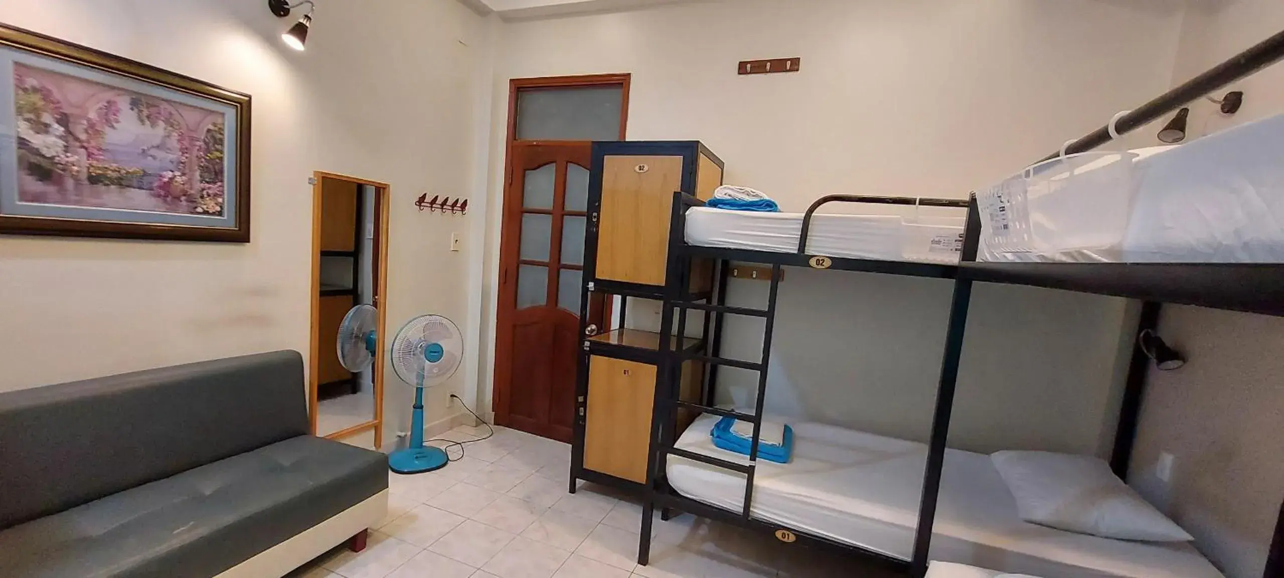 Bunk Bed in Long Hostel