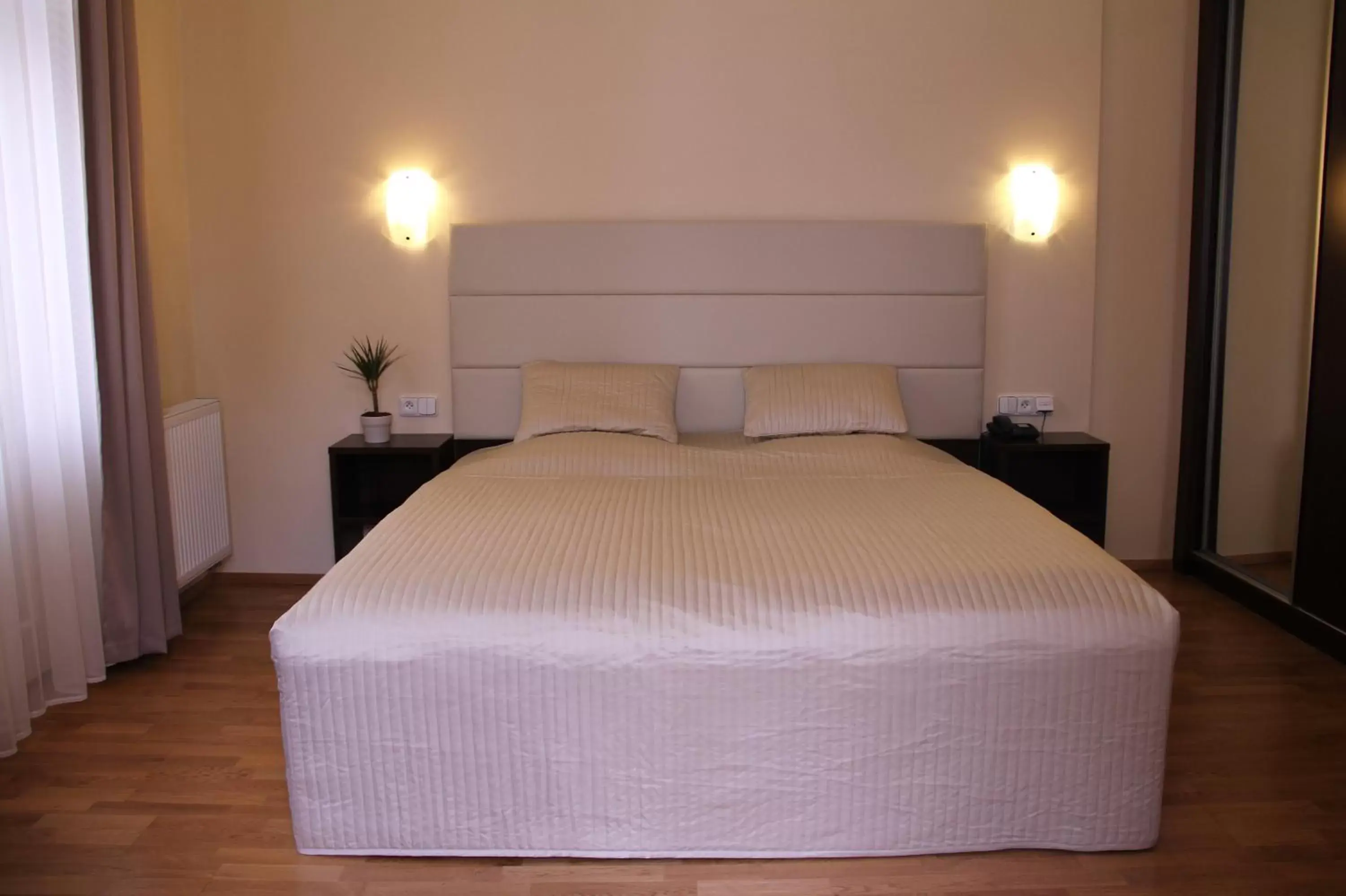 Bed in Hotel Trevi