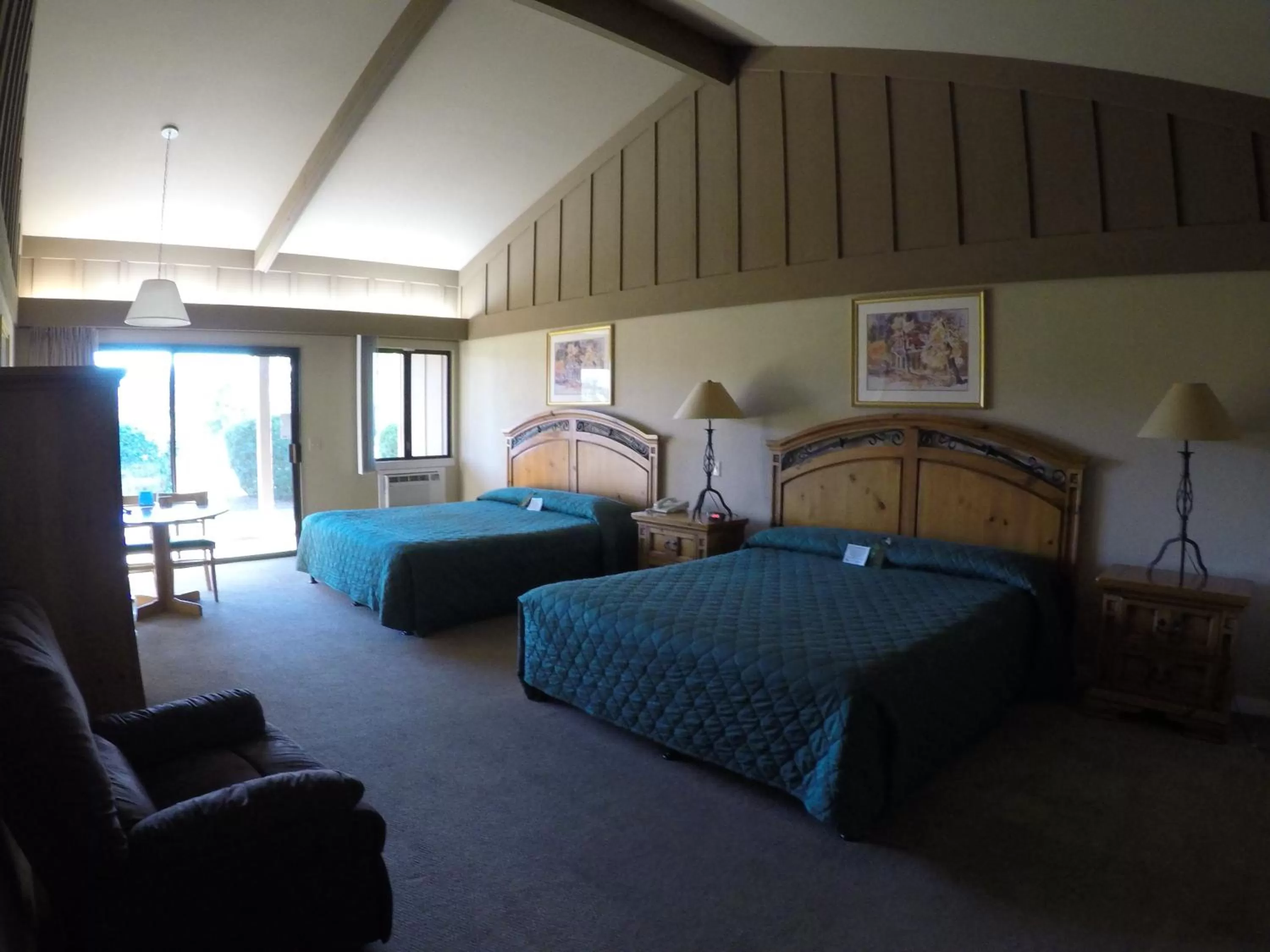 Photo of the whole room, Bed in Ridgemark Golf Club and Resort