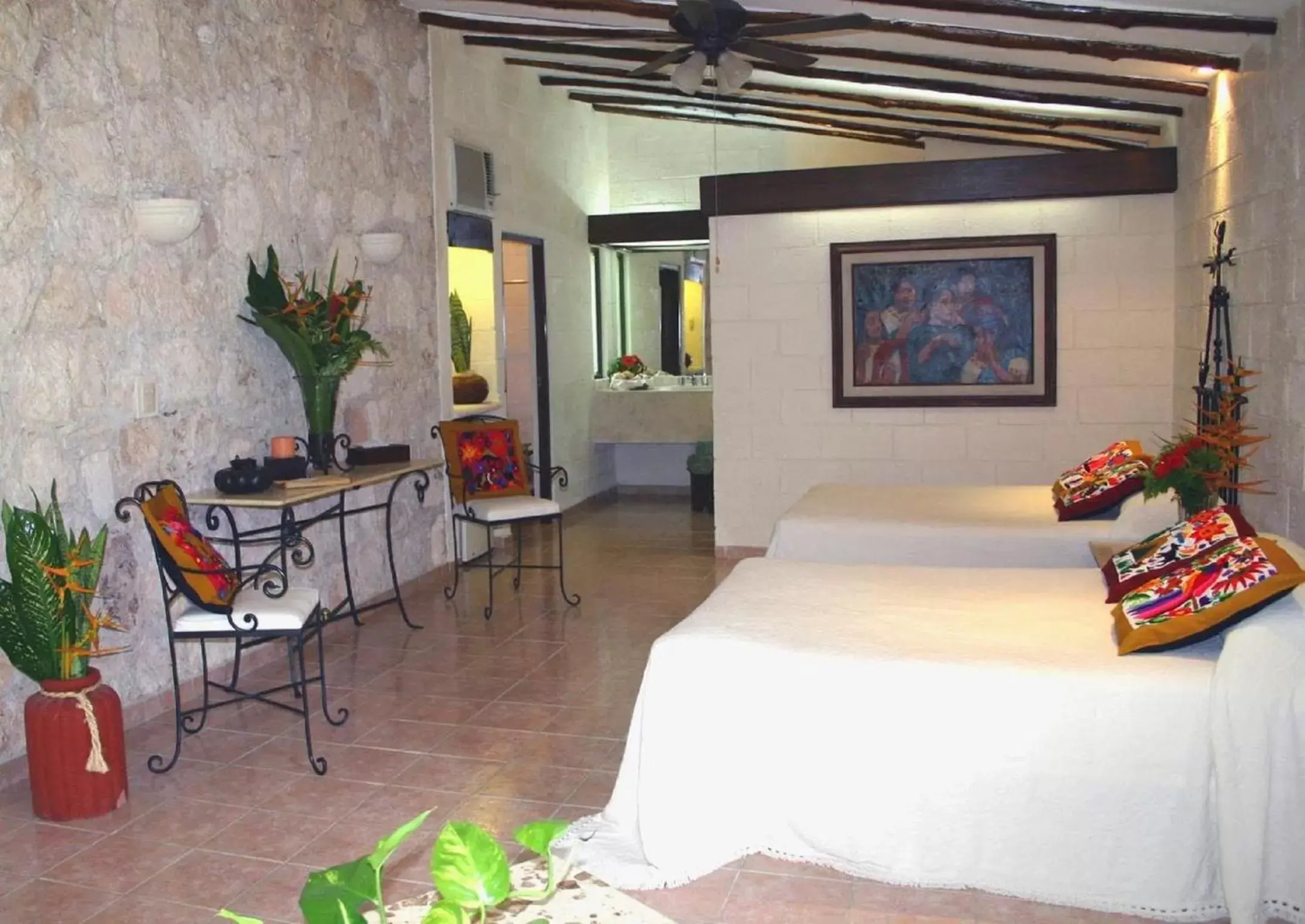 Photo of the whole room in Hacienda Chichen Resort and Yaxkin Spa