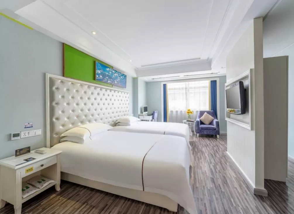 Bed in Lingshang Hotel