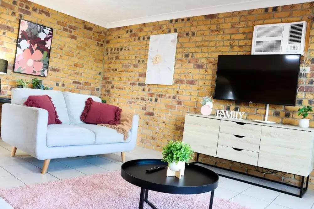 Seating Area in Kennedy Drive Airport Motel