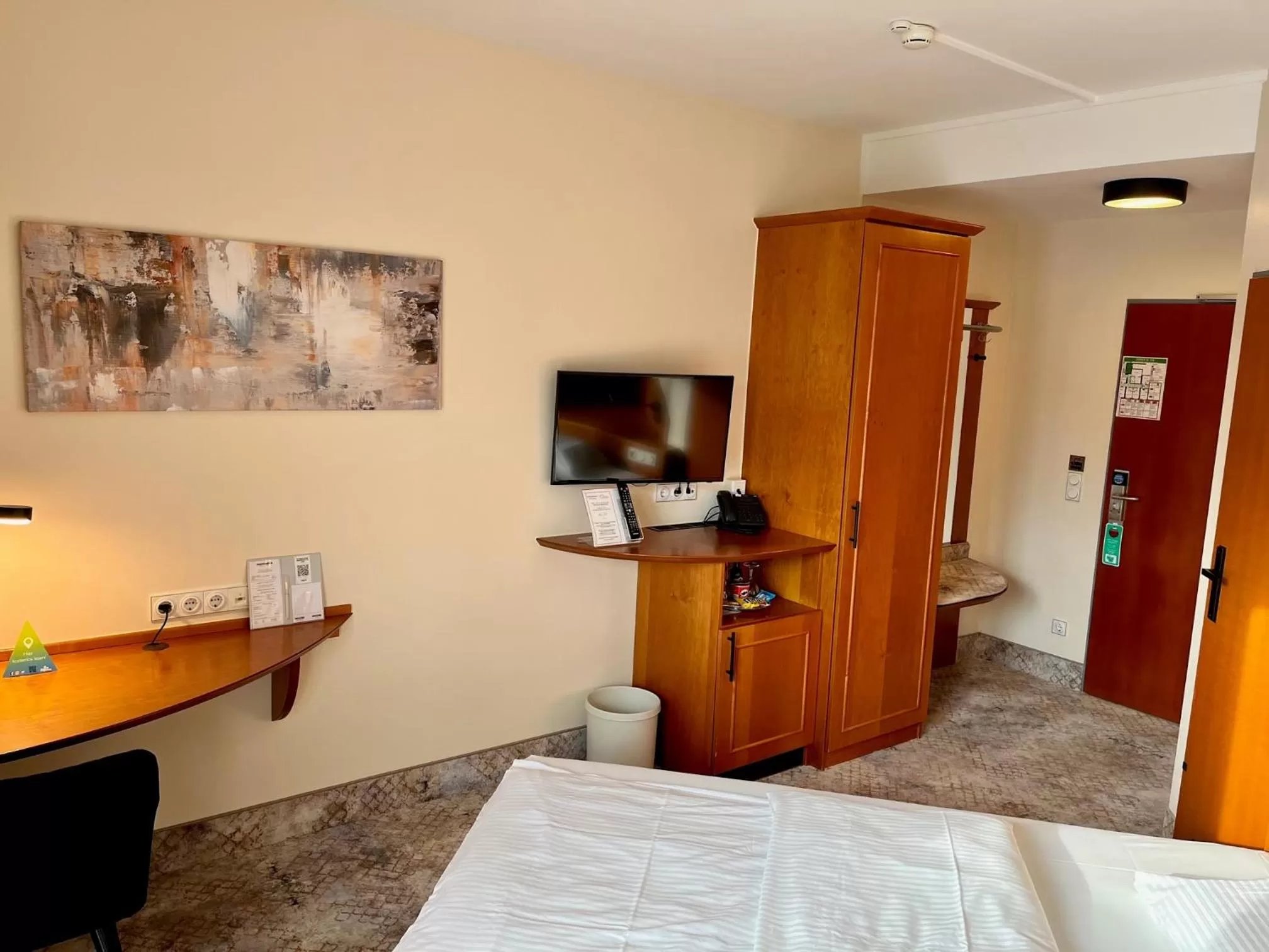 Photo of the whole room, Bed in Hotel Schiller