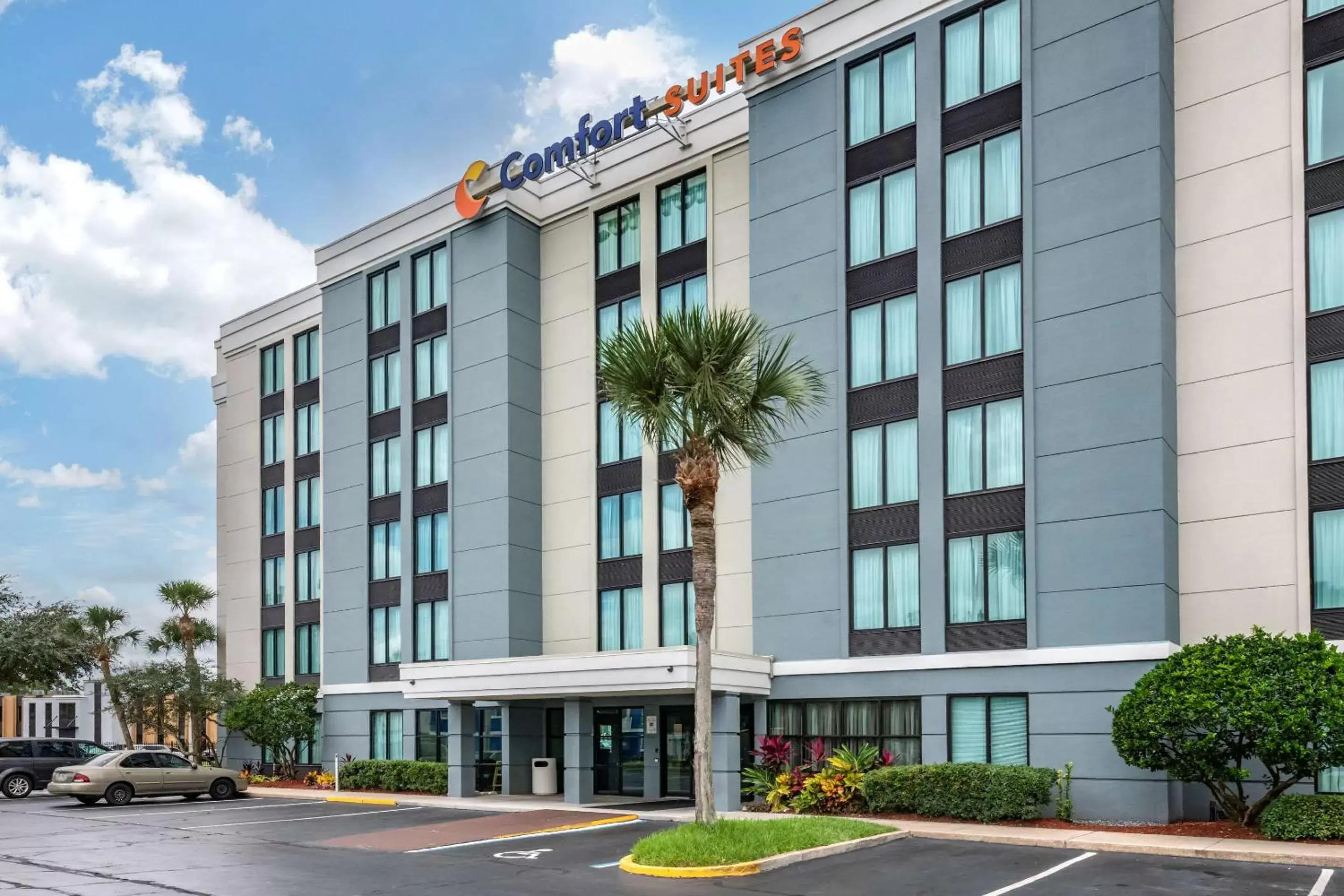 Property Building in Comfort Suites Baymeadows Near Butler Blvd