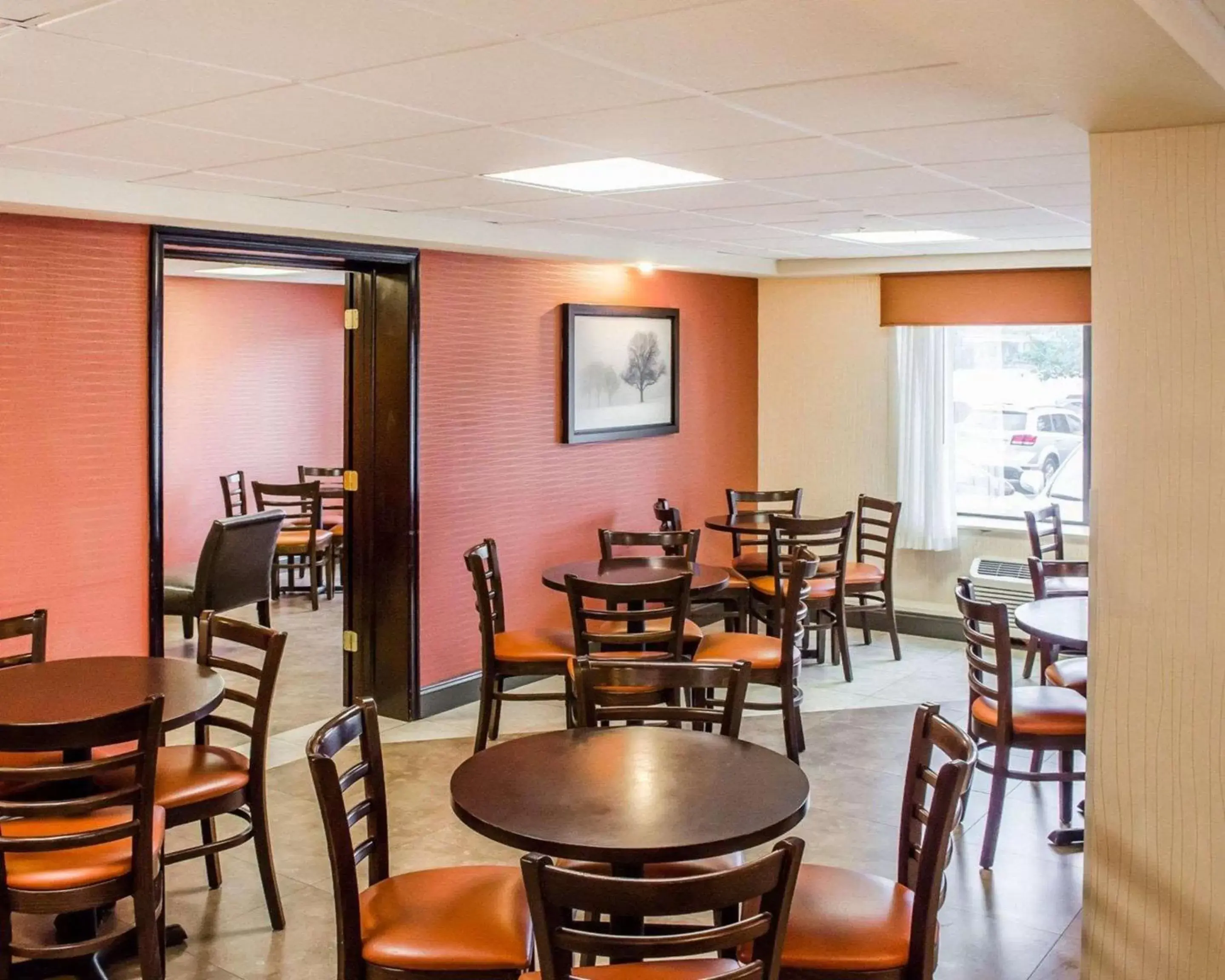 Restaurant/Places to Eat in Quality Inn Riverfront Harrisburg