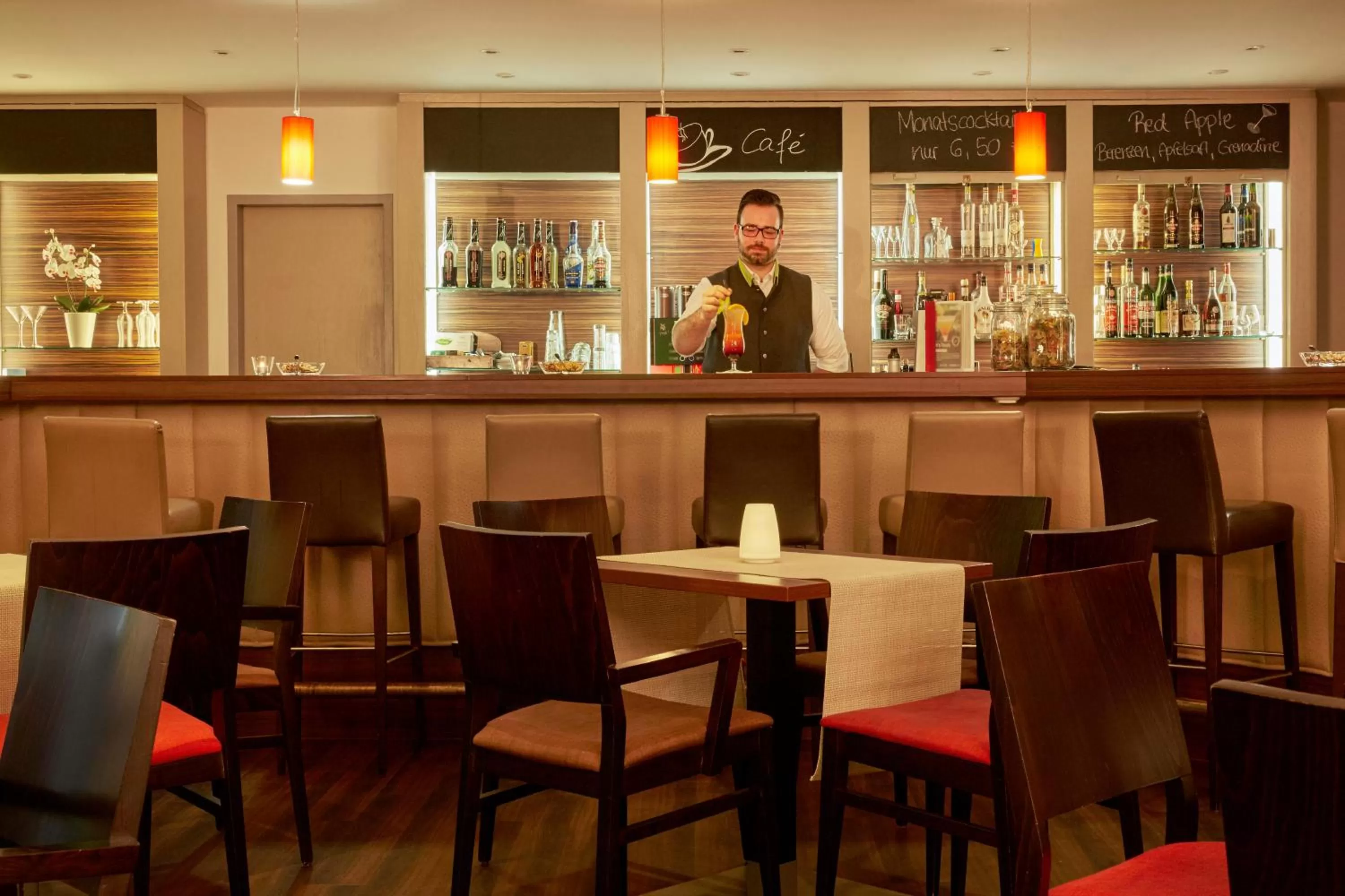 Lounge or bar in H+ Hotel Leipzig-Halle