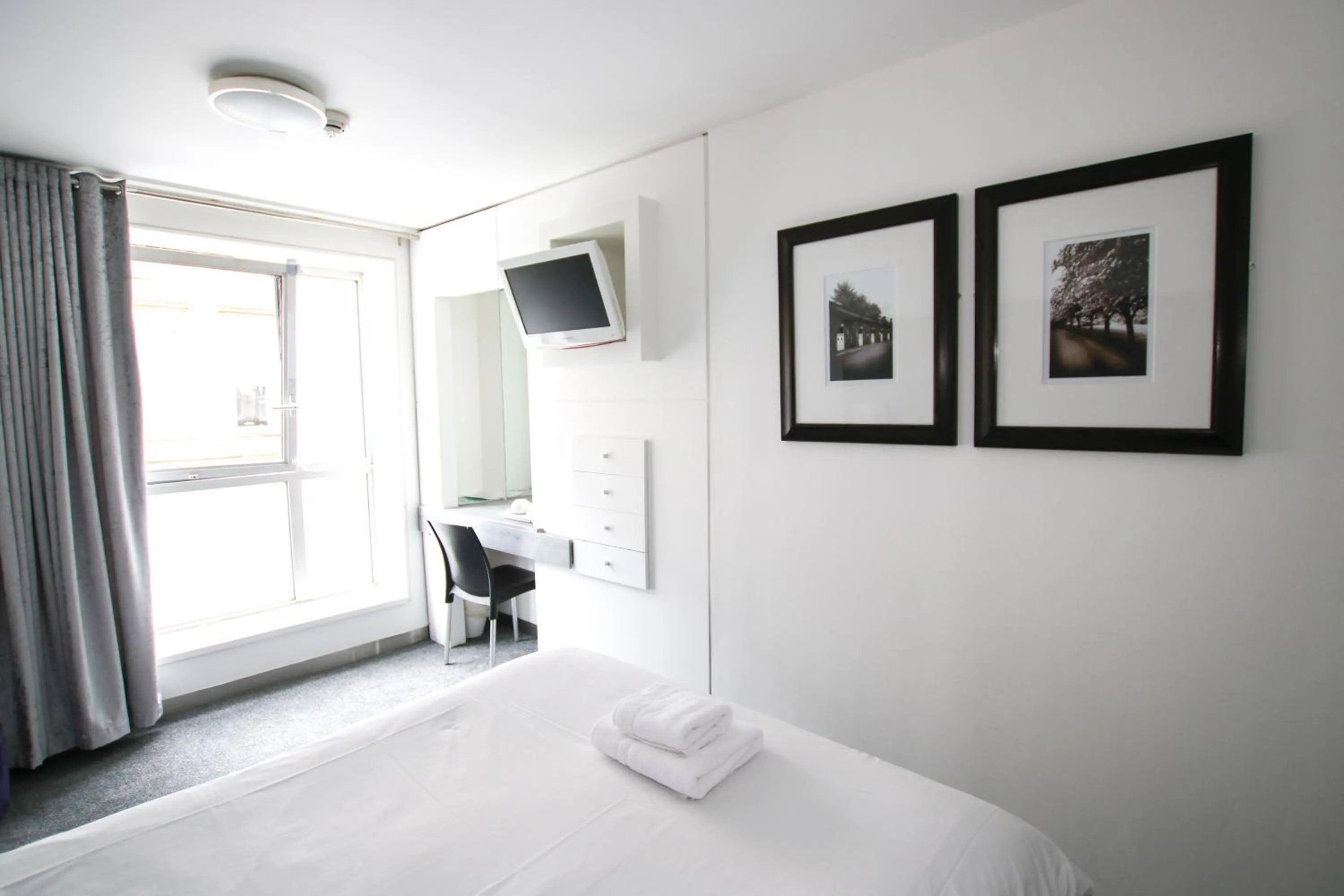 Bed in Brunswick Merchant City Hotel