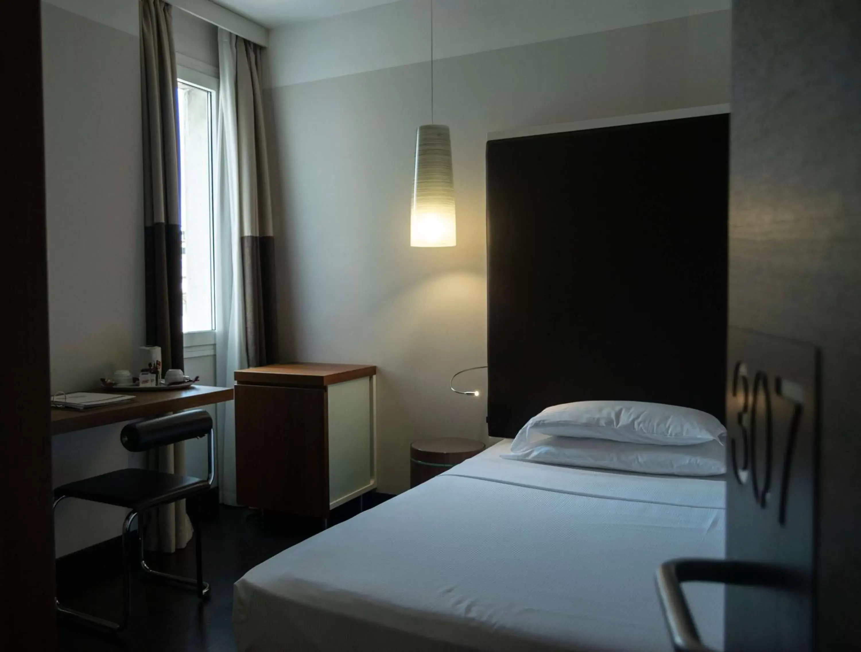 Shower, Bed in Best Western Plus Hotel De Capuleti