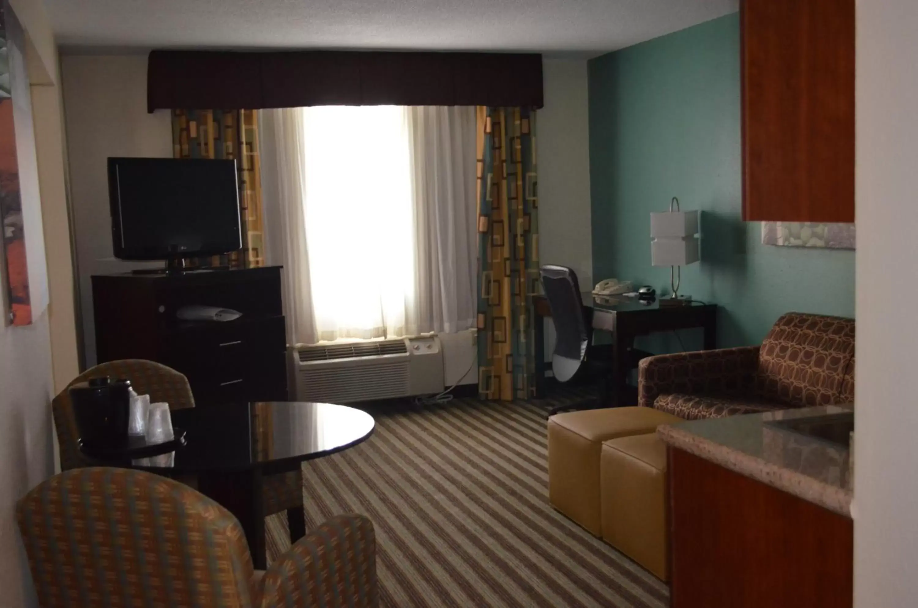 Photo of the whole room, Seating Area in Holiday Inn Express Hotel & Suites West Point-Fort Montgomery, an IHG Hotel