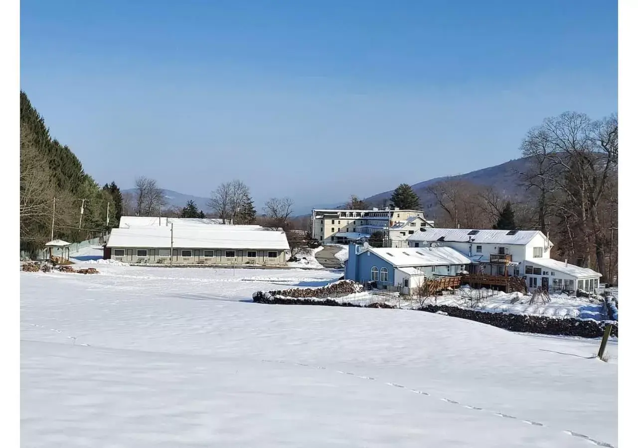 Property building, Winter in Glenwood Inn & Conference Center