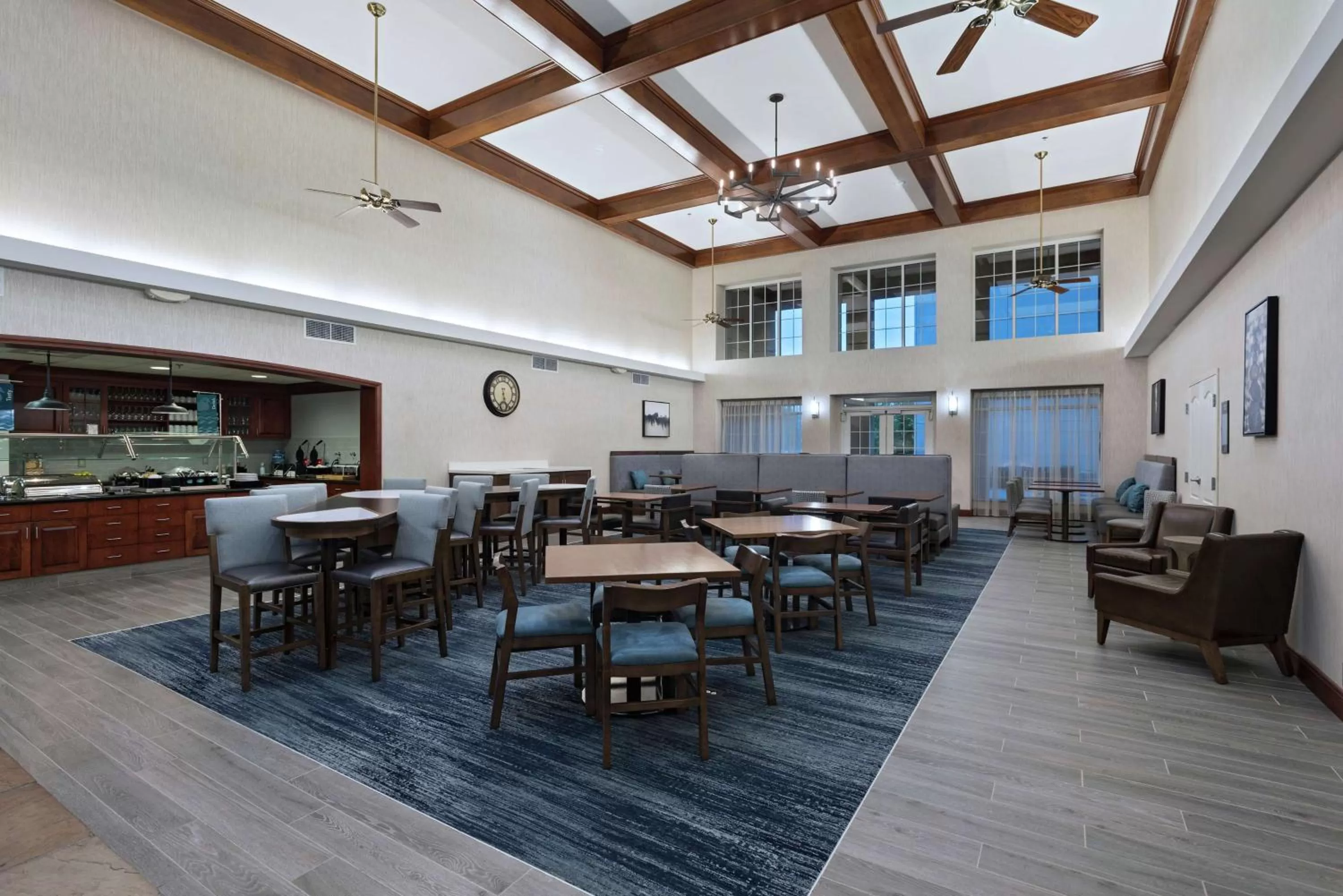 Dining area in Homewood Suites by Hilton Fort Collins