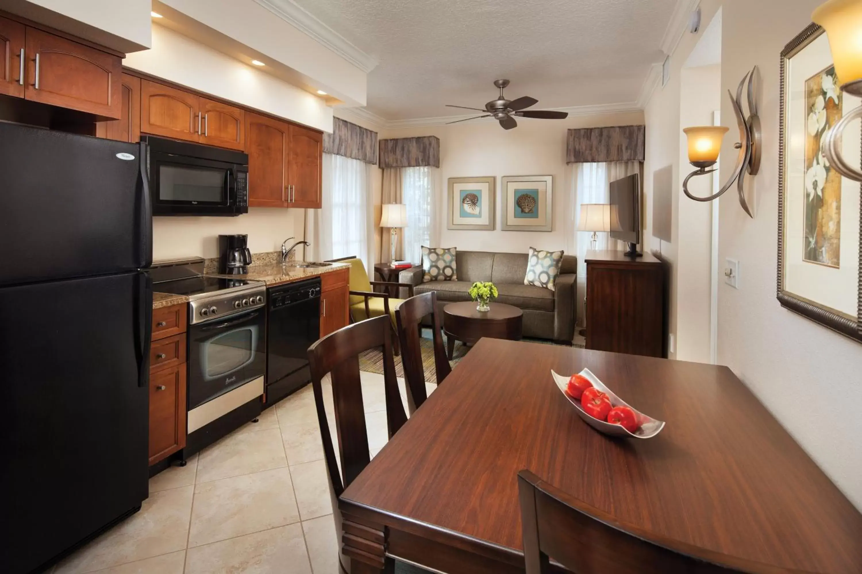 Bedroom, Kitchen/Kitchenette in Sheraton Vistana Resort Villas, Lake Buena Vista Orlando