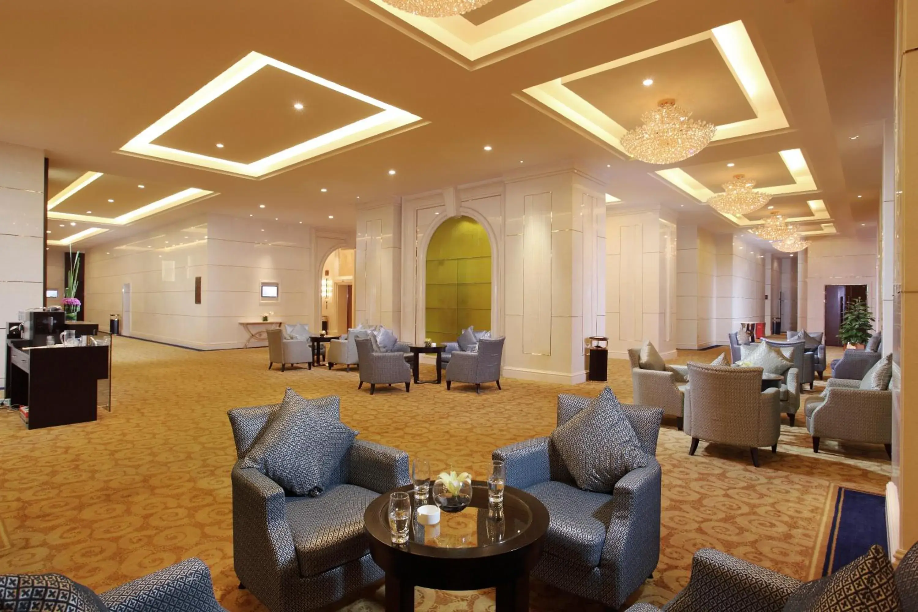 Lounge or bar in Guiyang Kempinski Hotel