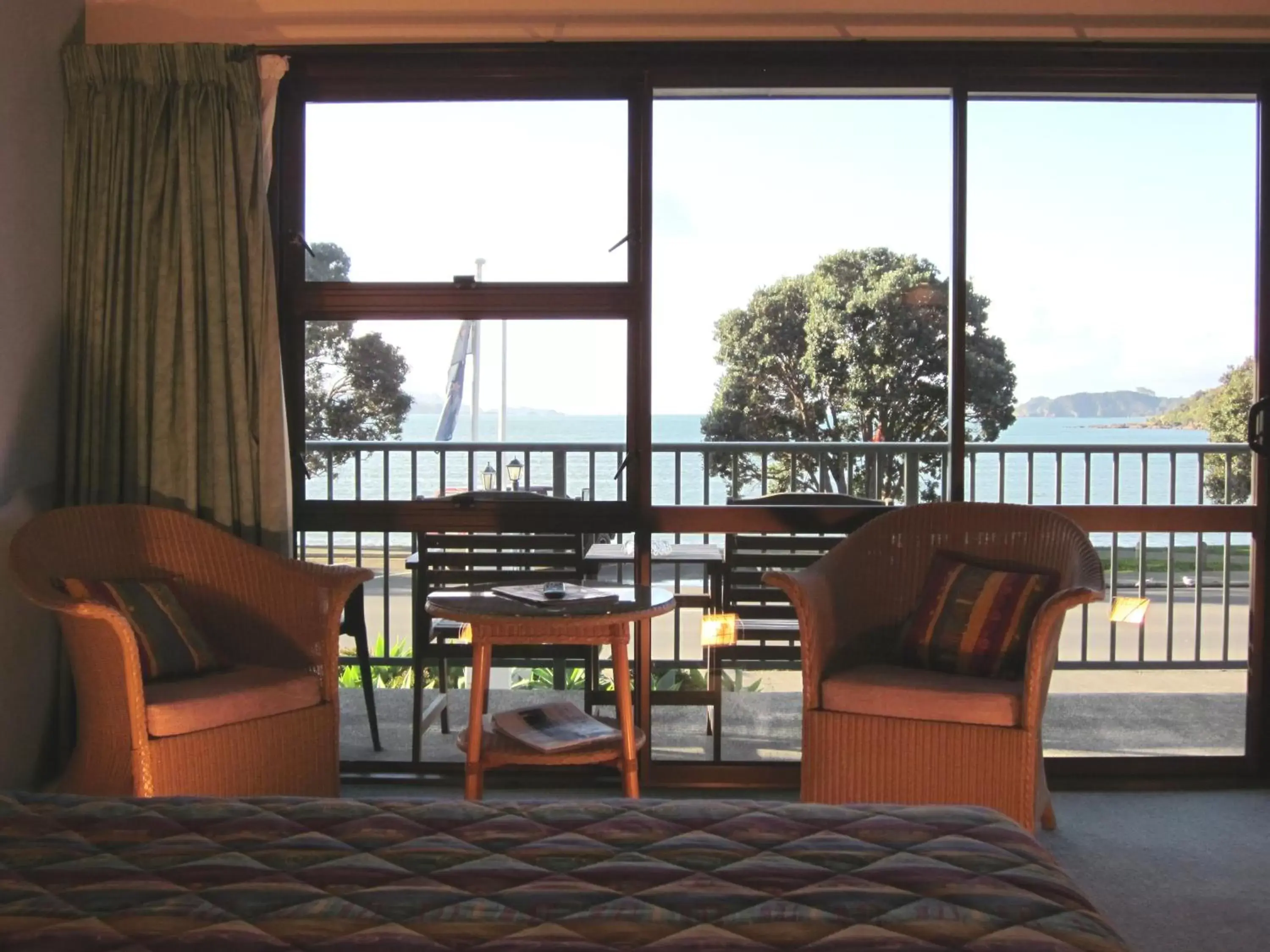 Seating area in Bay Sands Seafront Studios