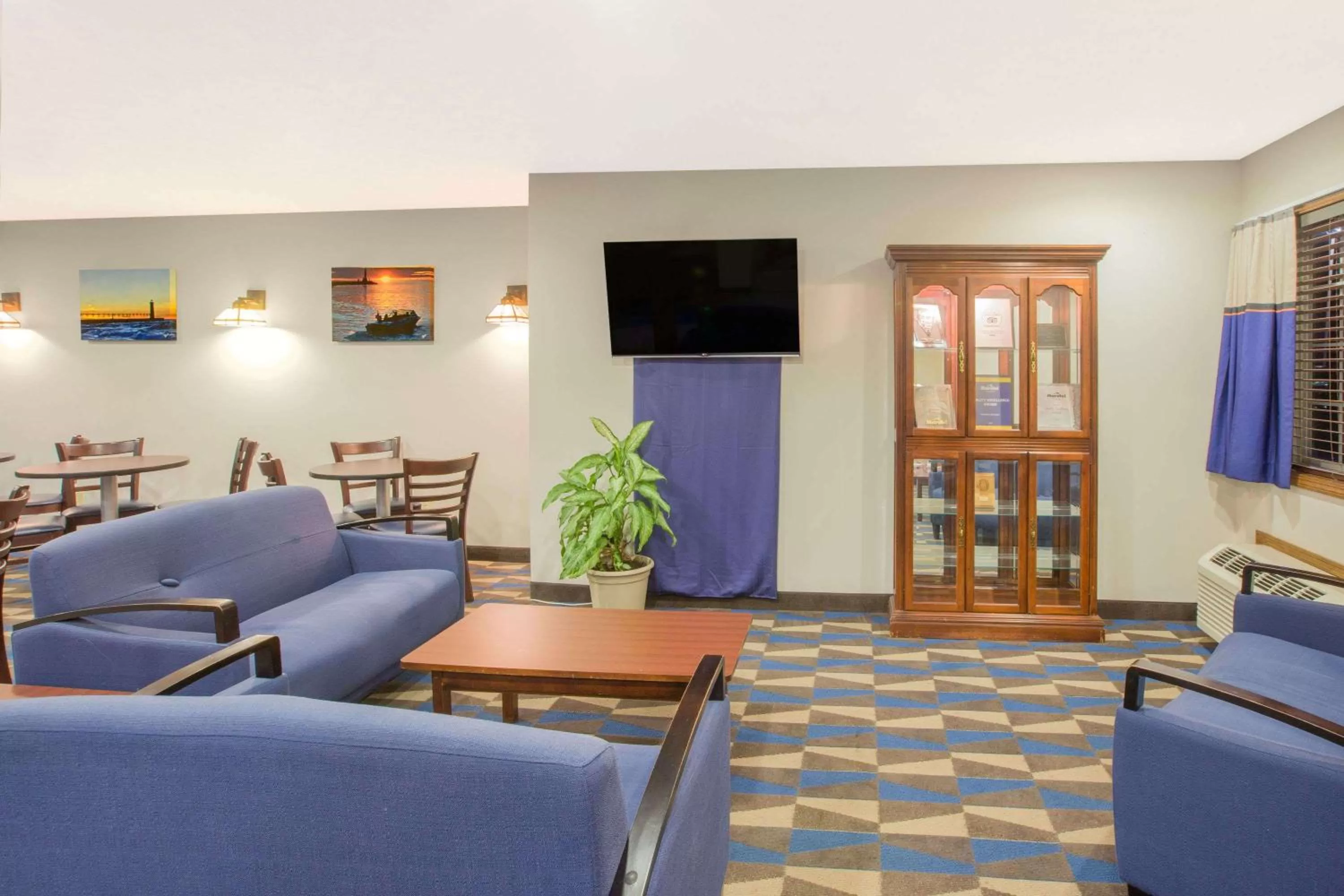 Lobby or reception in Microtel Inn and Suites Manistee