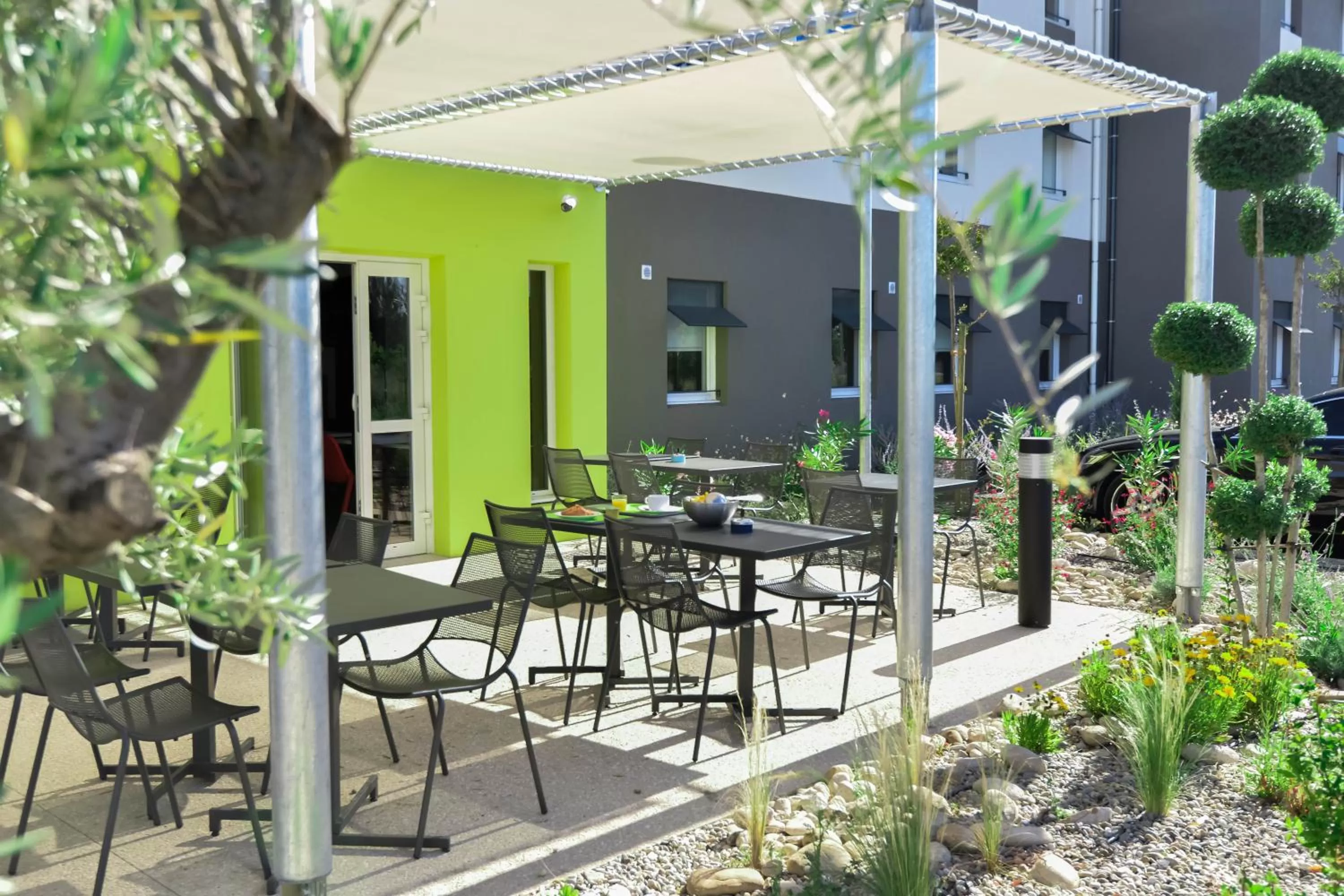 Patio in Ibis Budget Porte de Camargue