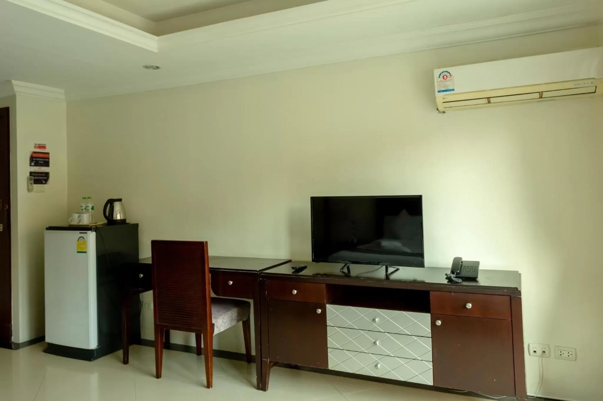 TV and multimedia in Ivory Palace Hotel