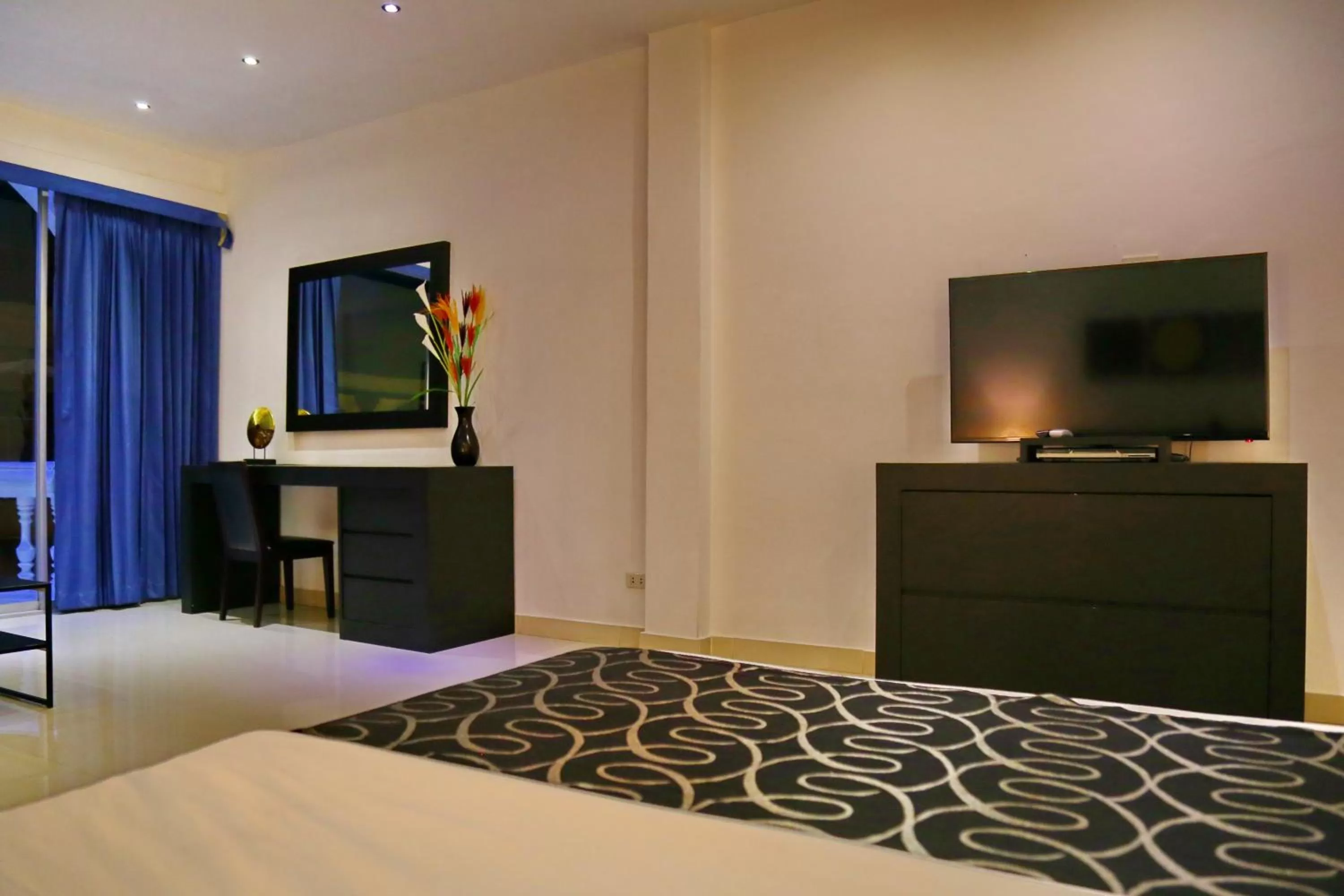 TV and multimedia, Bed in East Suites