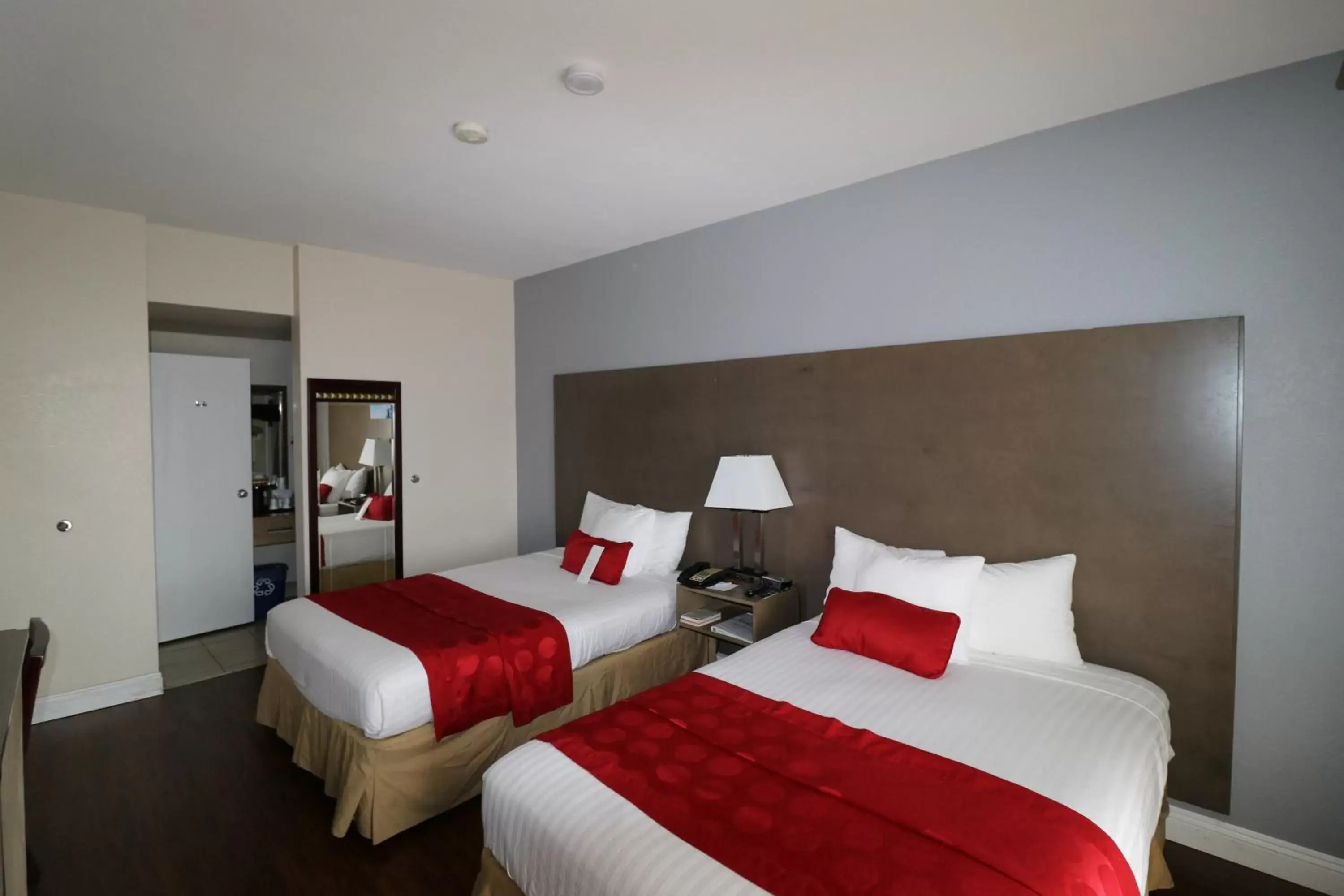 Bedroom, Bed in Ramada by Wyndham San Diego Airport