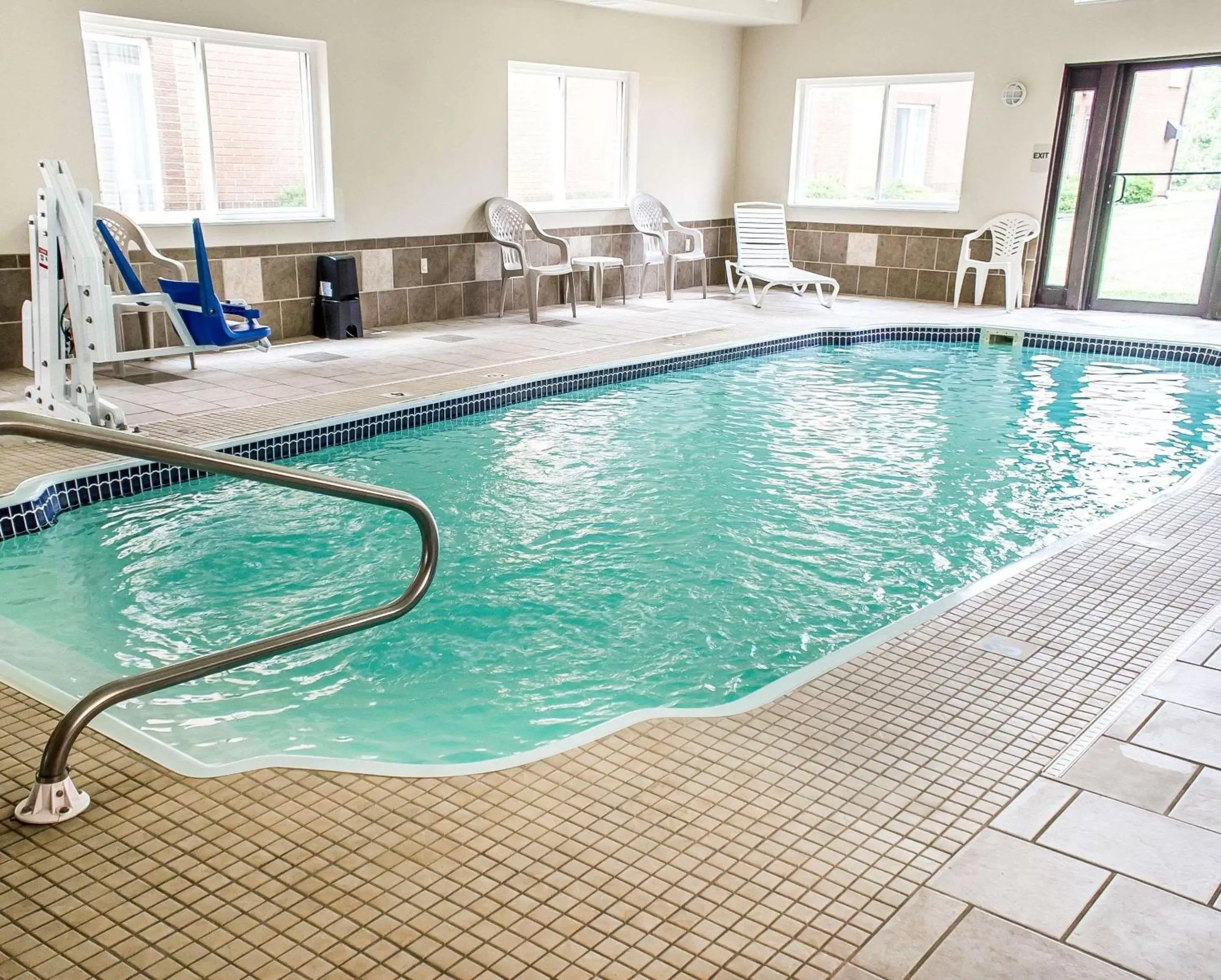 Swimming pool in Quality Inn of Clarion Swimming pool in Quality Inn of Clarion