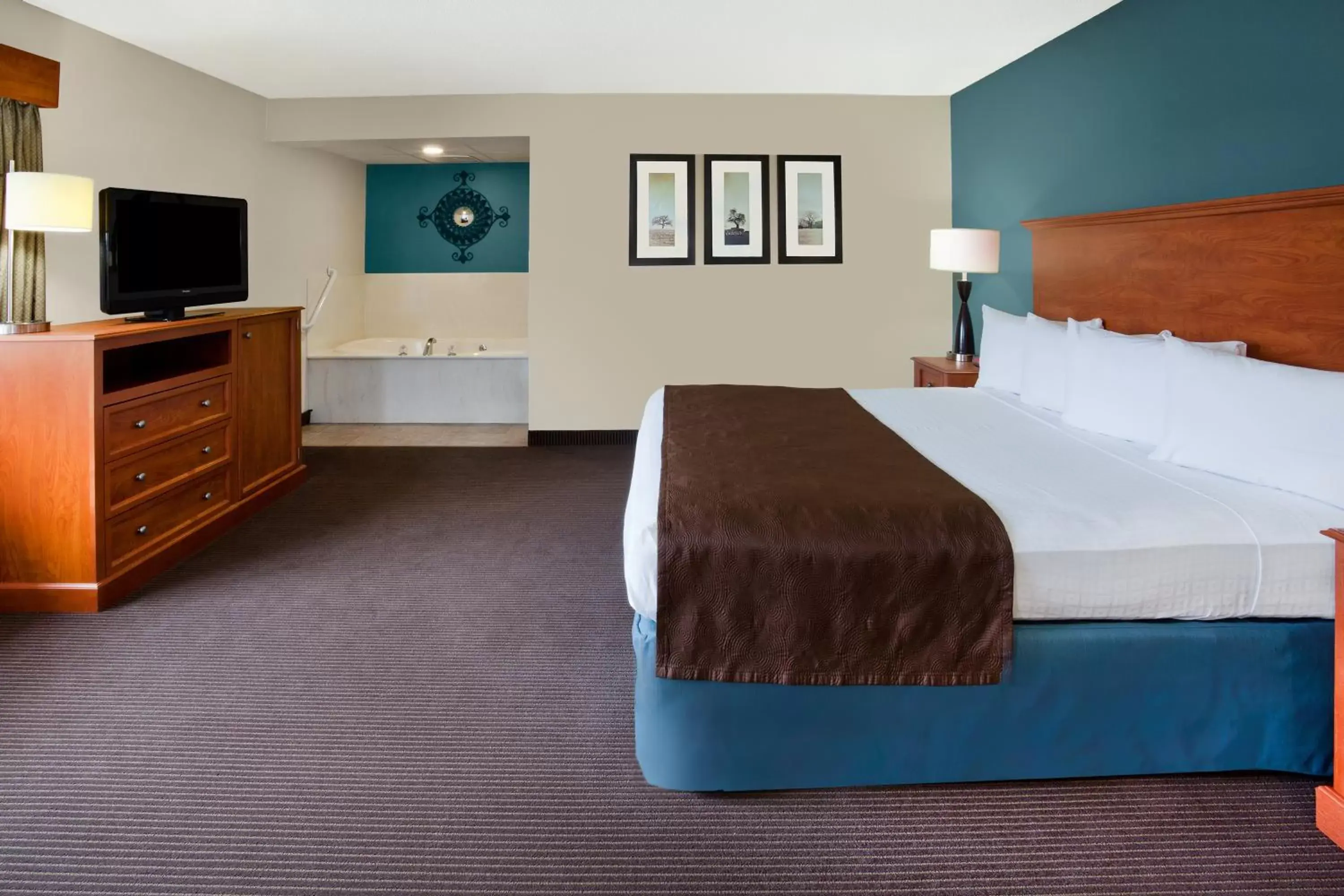 Photo of the whole room, Bed in AmericInn by Wyndham Chanhassen