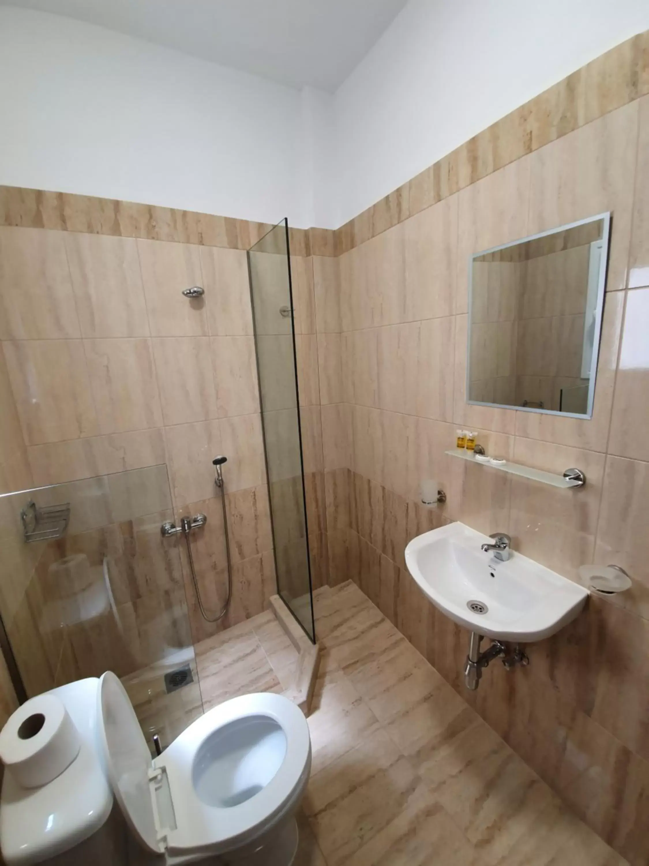 Shower, Bathroom in City Centre Stylish rooms