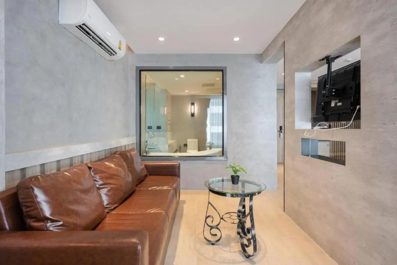 Living room, Seating Area in Loft Bangkok Hotel - SHA Extra Plus