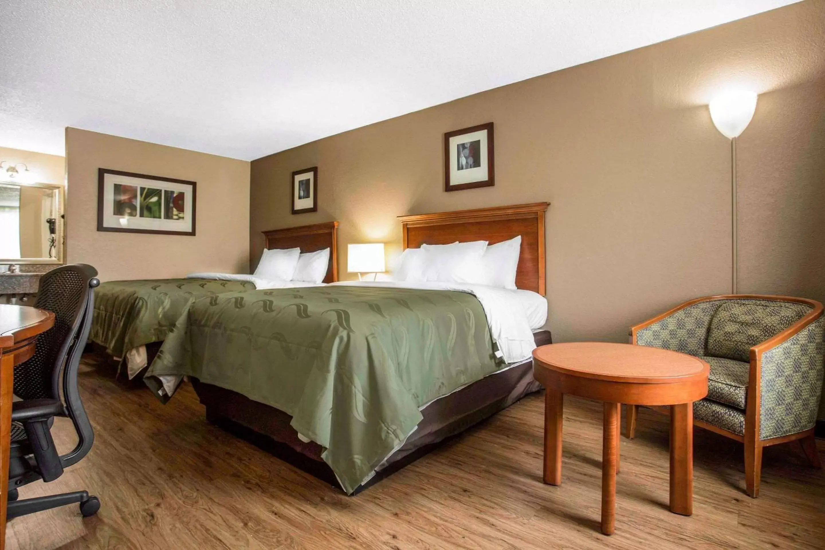 Photo of the whole room, Bed in Quality Inn & Suites University Area