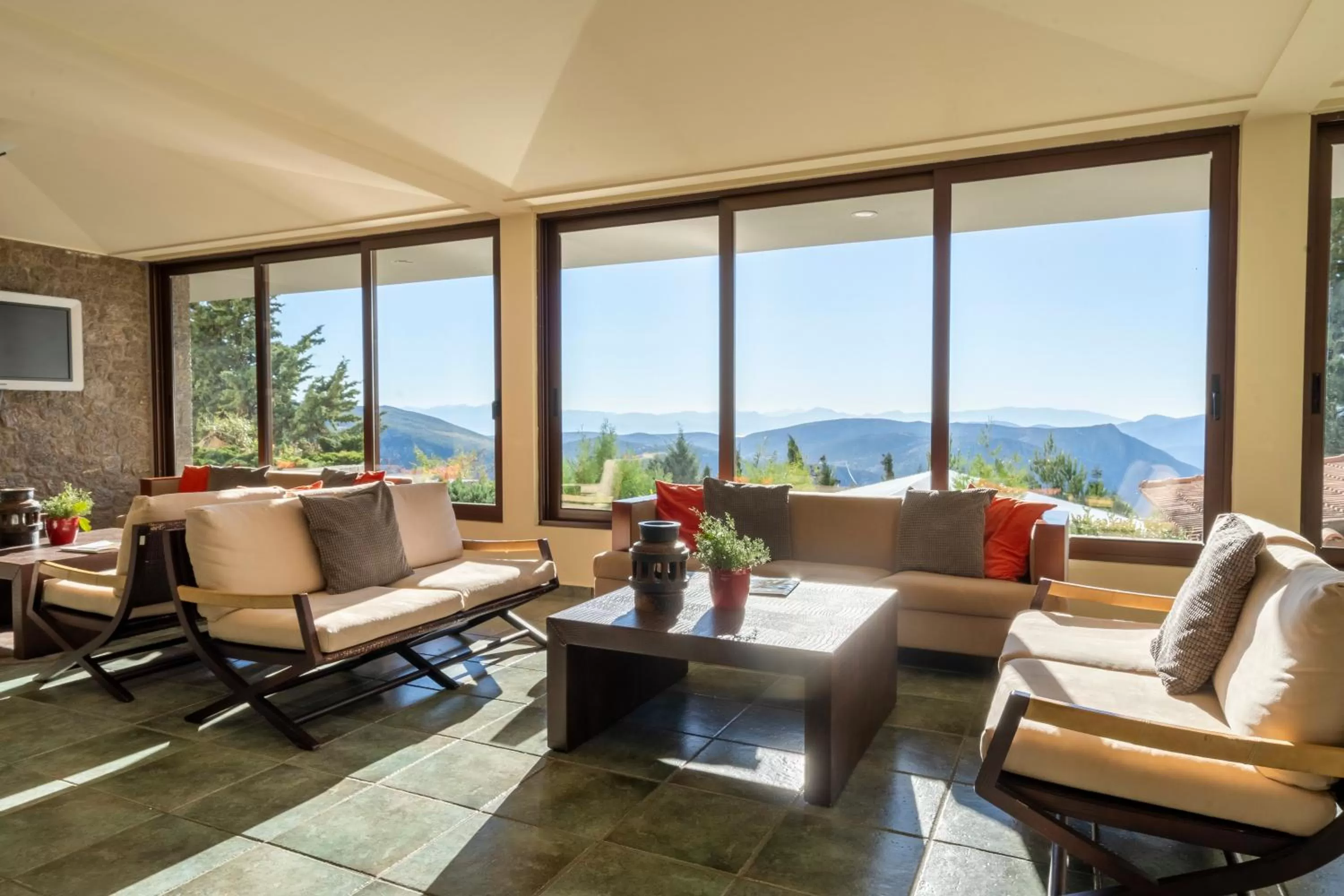 Communal lounge/ TV room in Anemolia Mountain Resort