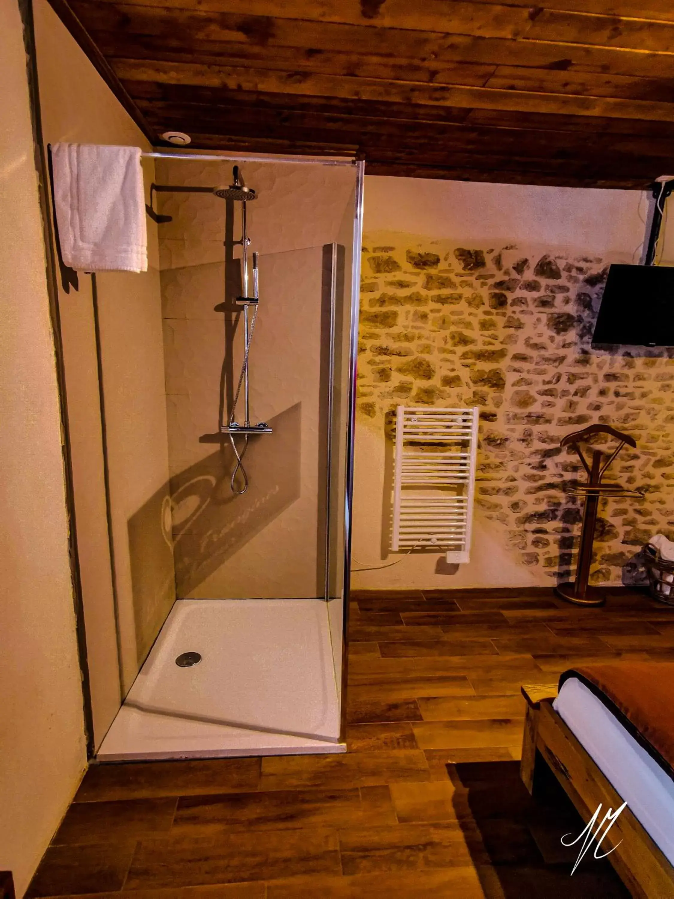 Bathroom in LA GRANGE DES FRANGINES