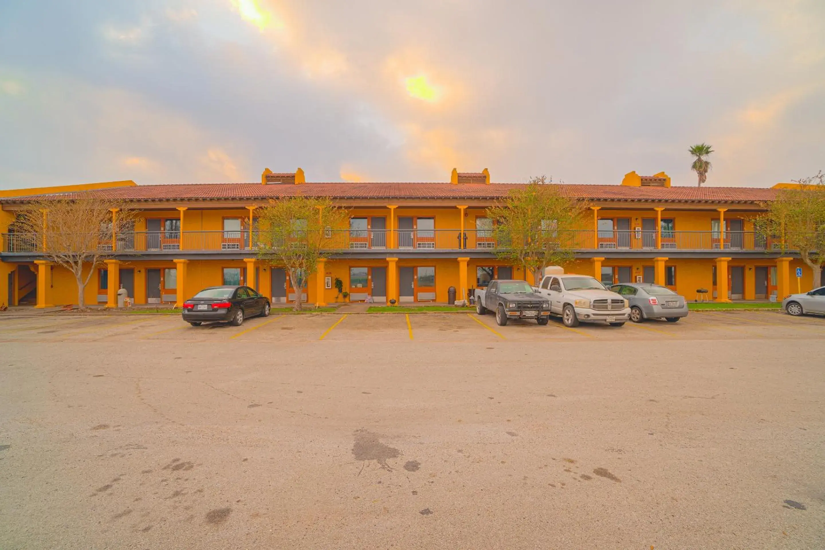 Parking, Property Building in OYO Hotel Kingsville - Hwy 77