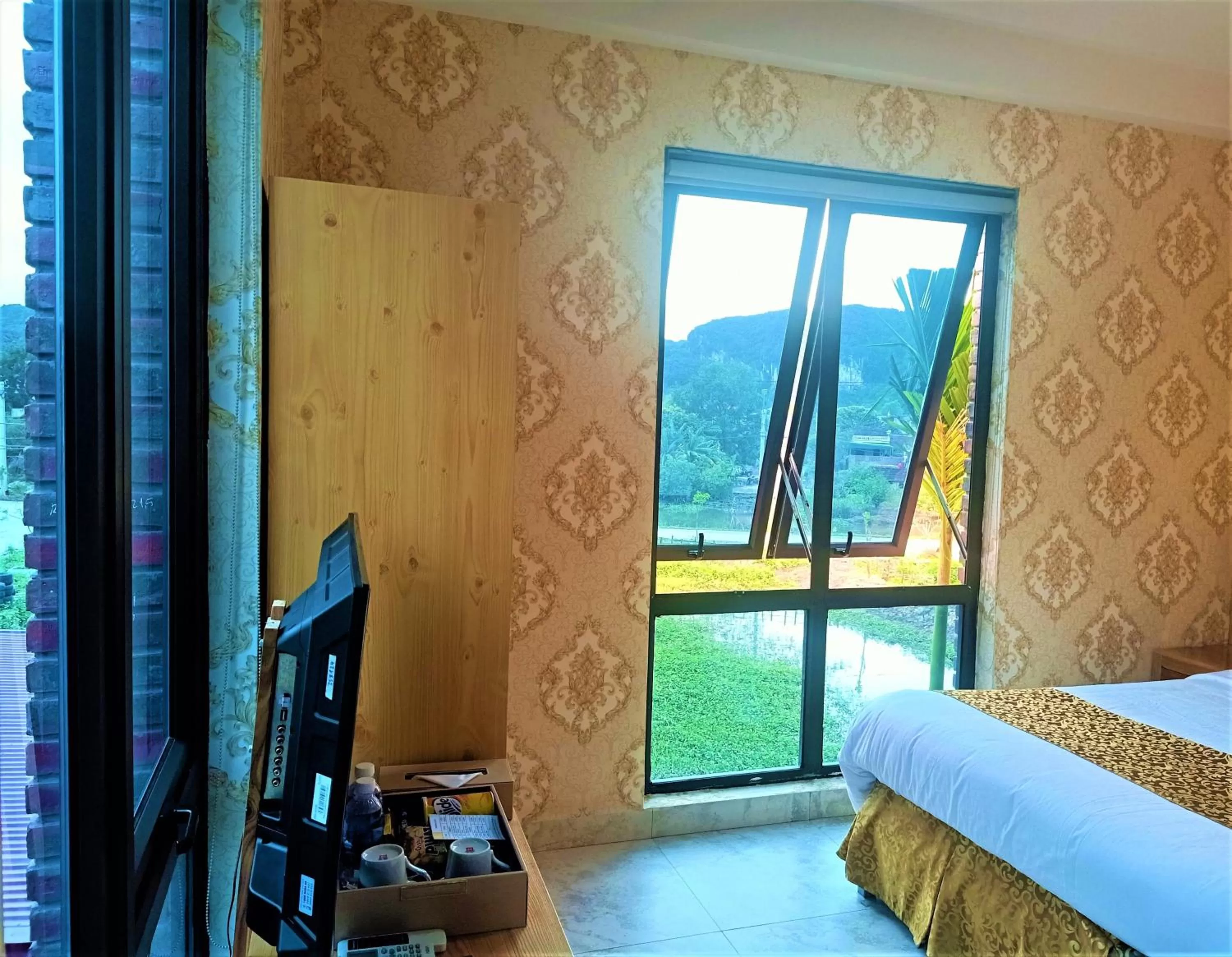 Mountain view, Bed in Cozynibi Hotel