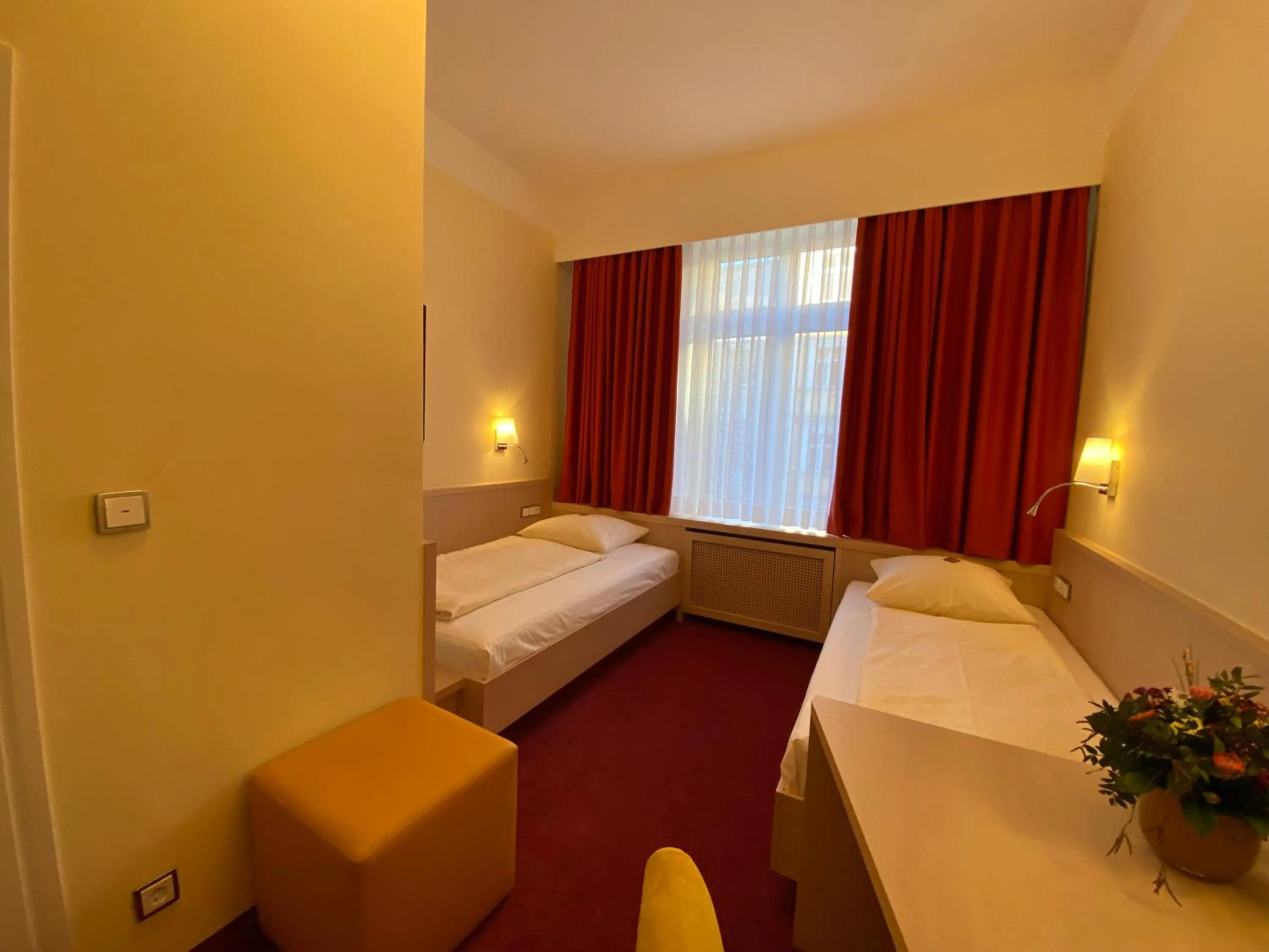 Photo of the whole room, Bed in Hotel ADRIA München