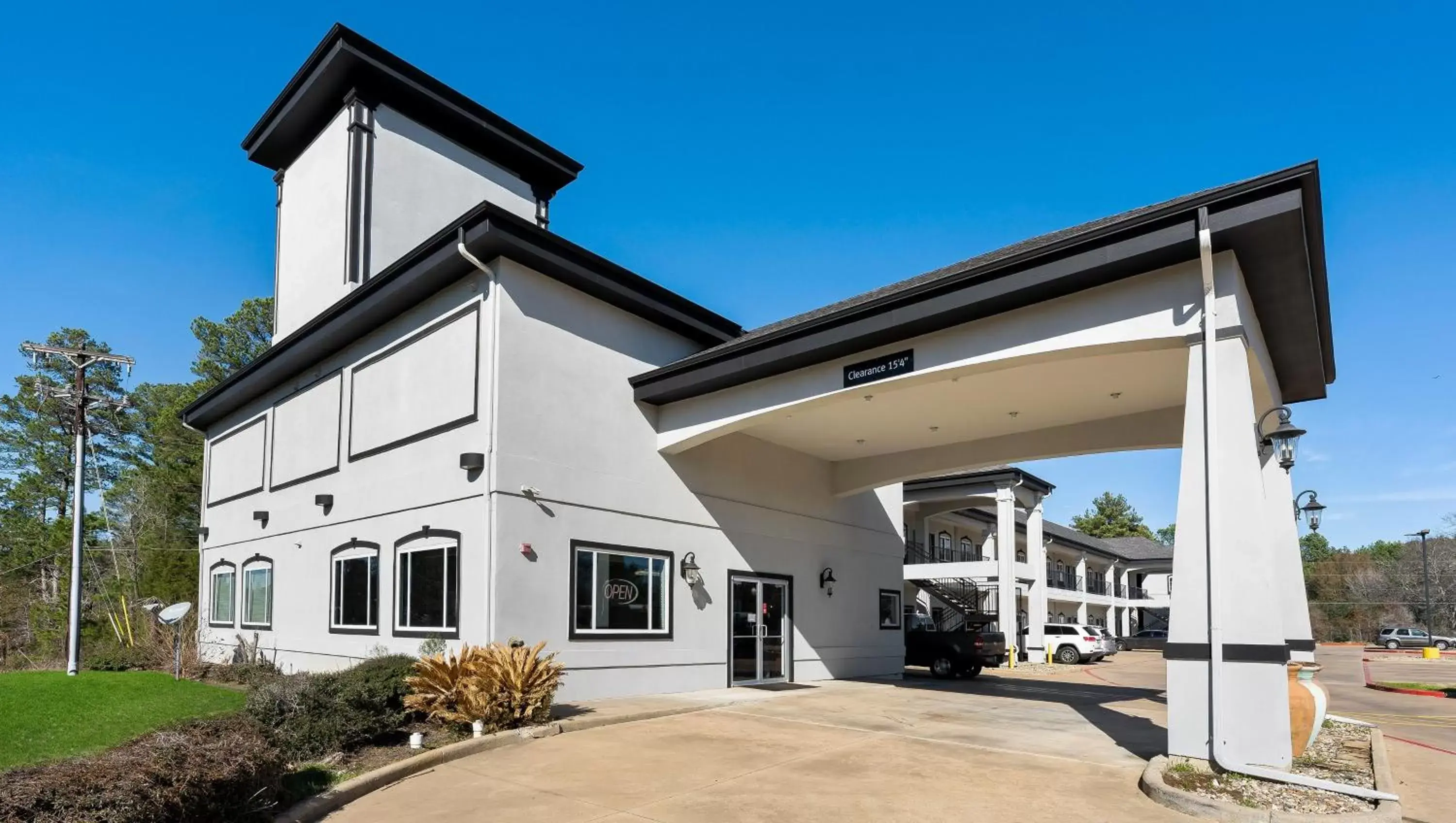 Property Building in Belmont Inn and Suites Tatum