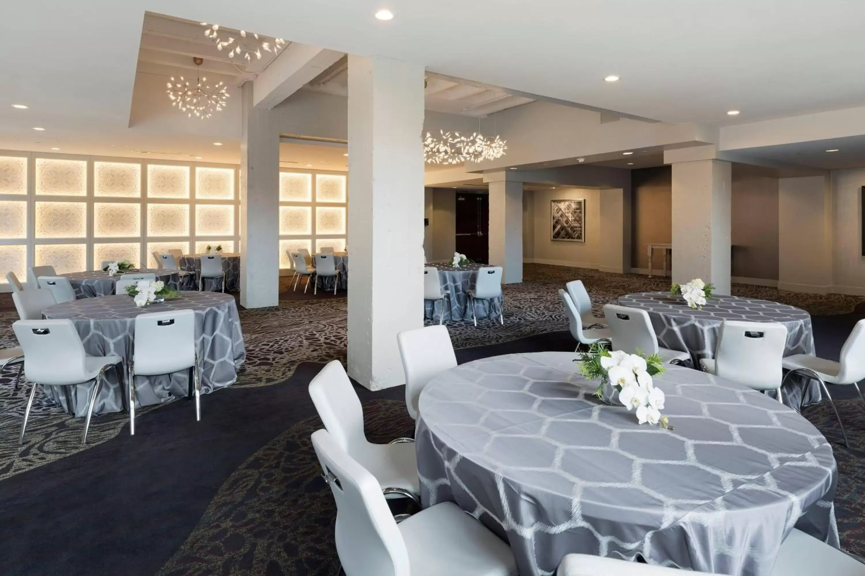 Meeting/conference room, Restaurant/Places to Eat in Hotel Ivy, a Luxury Collection Hotel, Minneapolis