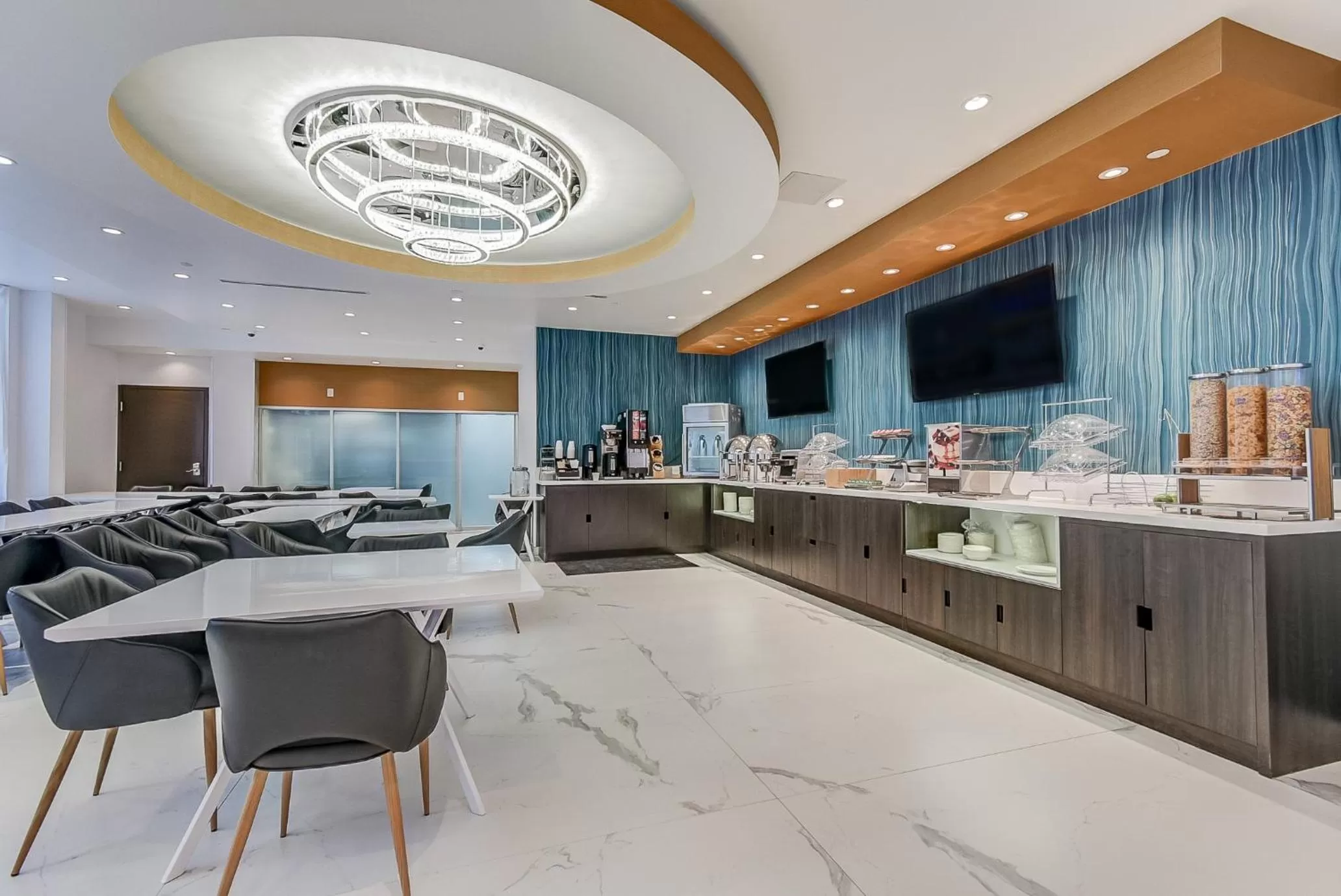 Breakfast in EST Hotel