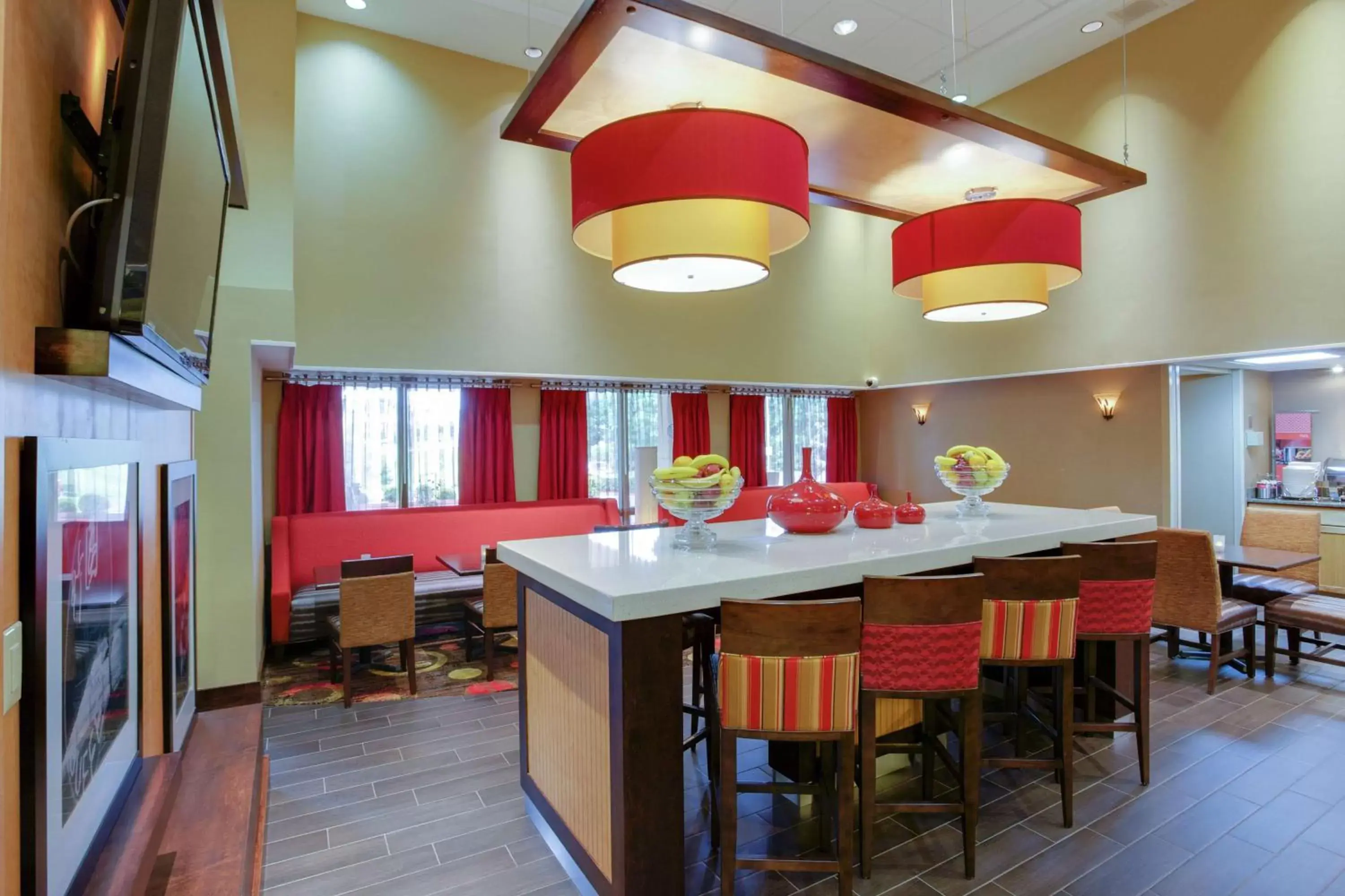 Lobby or reception, Restaurant/Places to Eat in Hampton Inn Chester