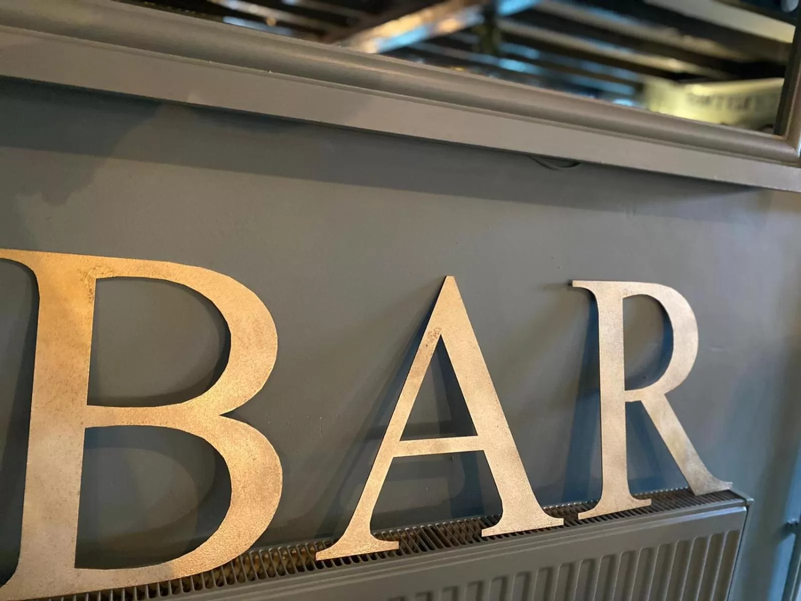 Logo/Certificate/Sign in The Windmill Inn