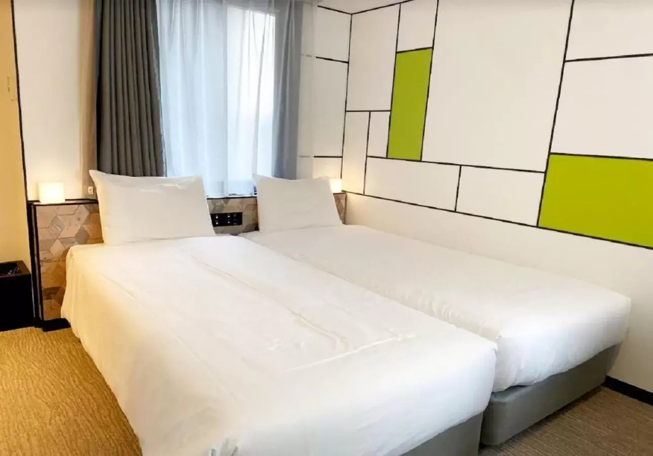 Area and facilities, Bed in Henn na Hotel Osaka Shinsaibashi