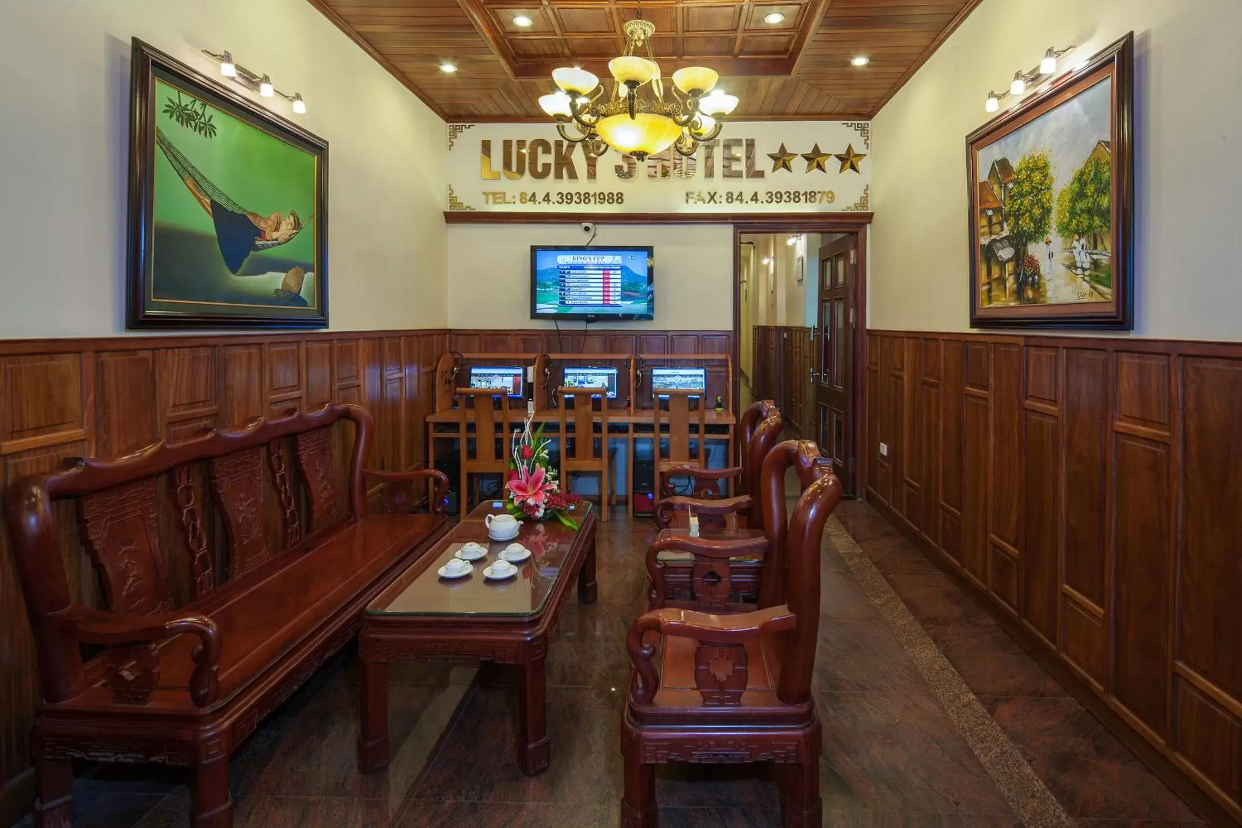 Lobby or reception, Restaurant/Places to Eat in Lucky 3 Hotel & Travel