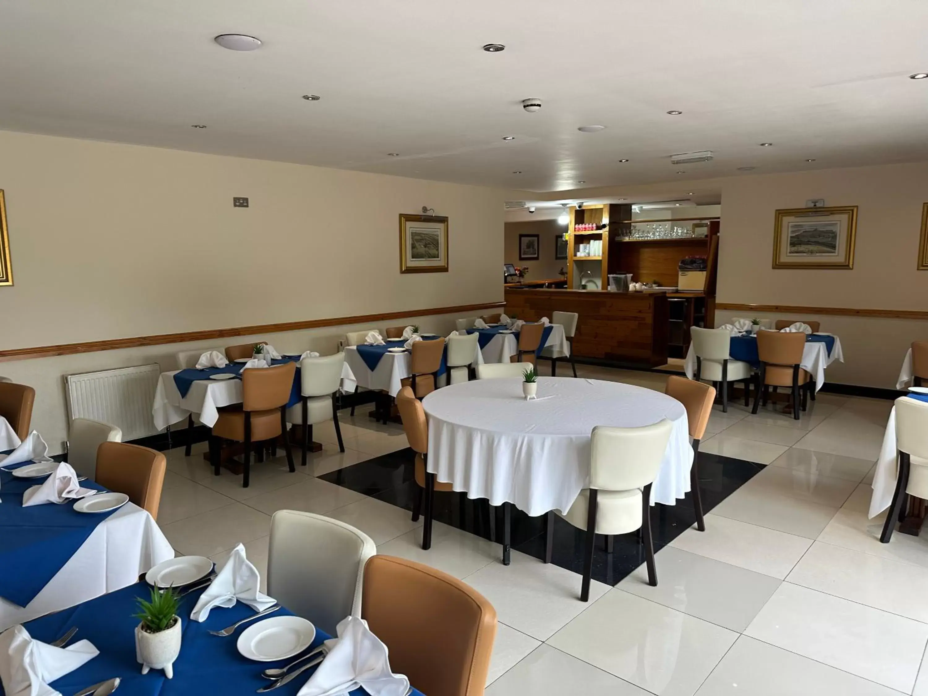 Restaurant/Places to Eat in Acorn Lodge Gatwick
