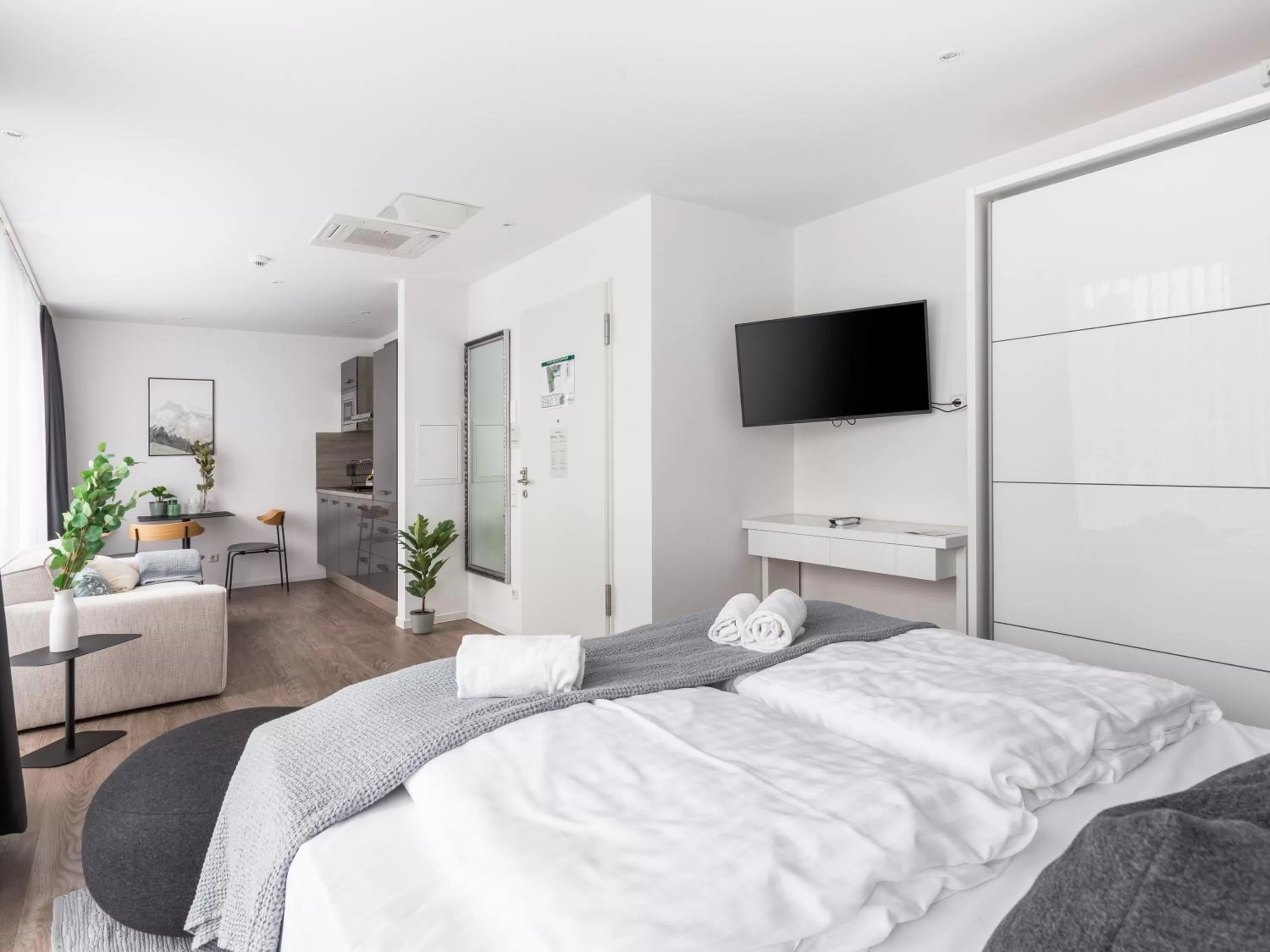 Bed in Limehome Köln Friesenplatz - Digital Access