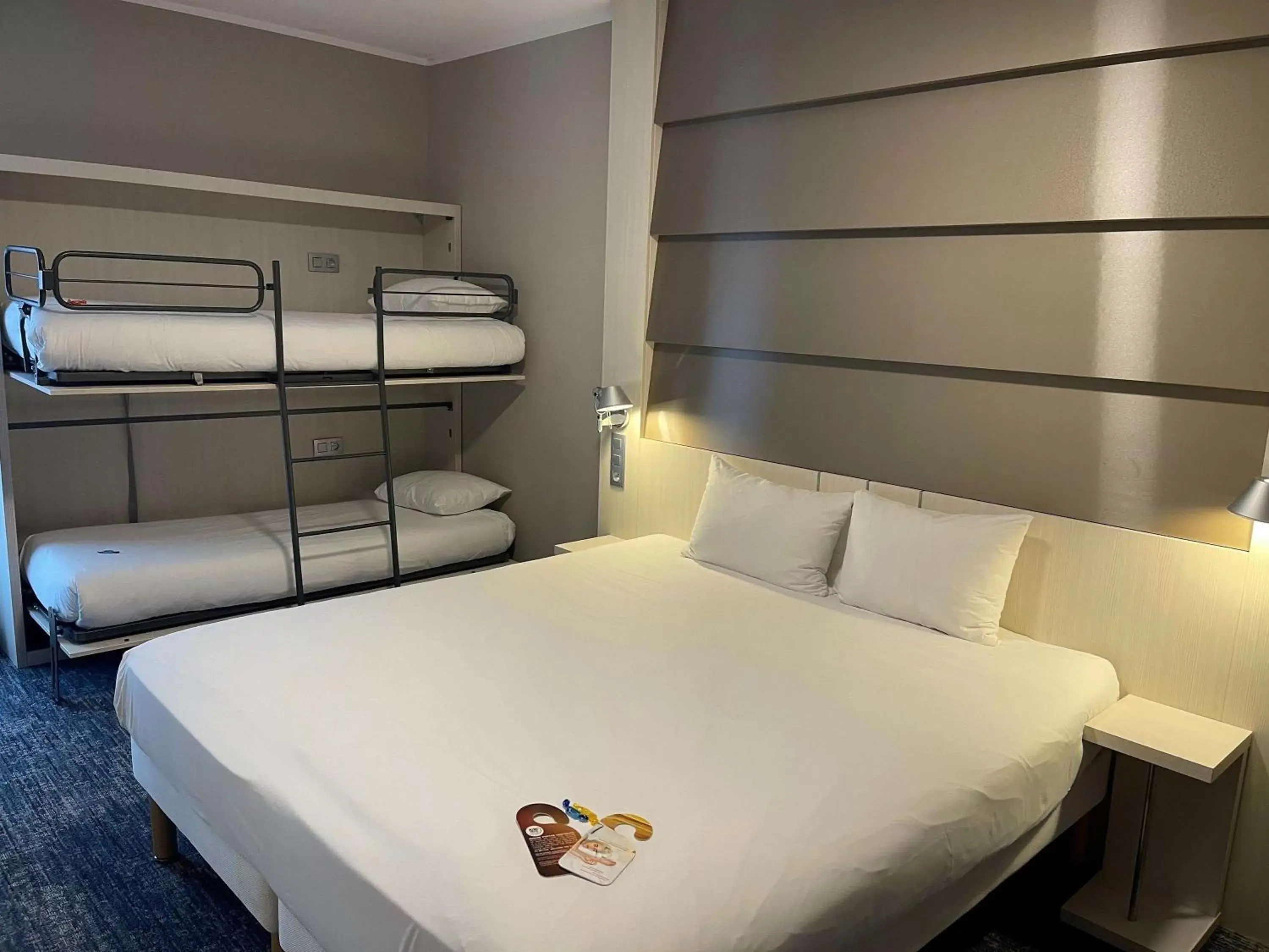 Bedroom, Bed in ibis Styles Nivelles