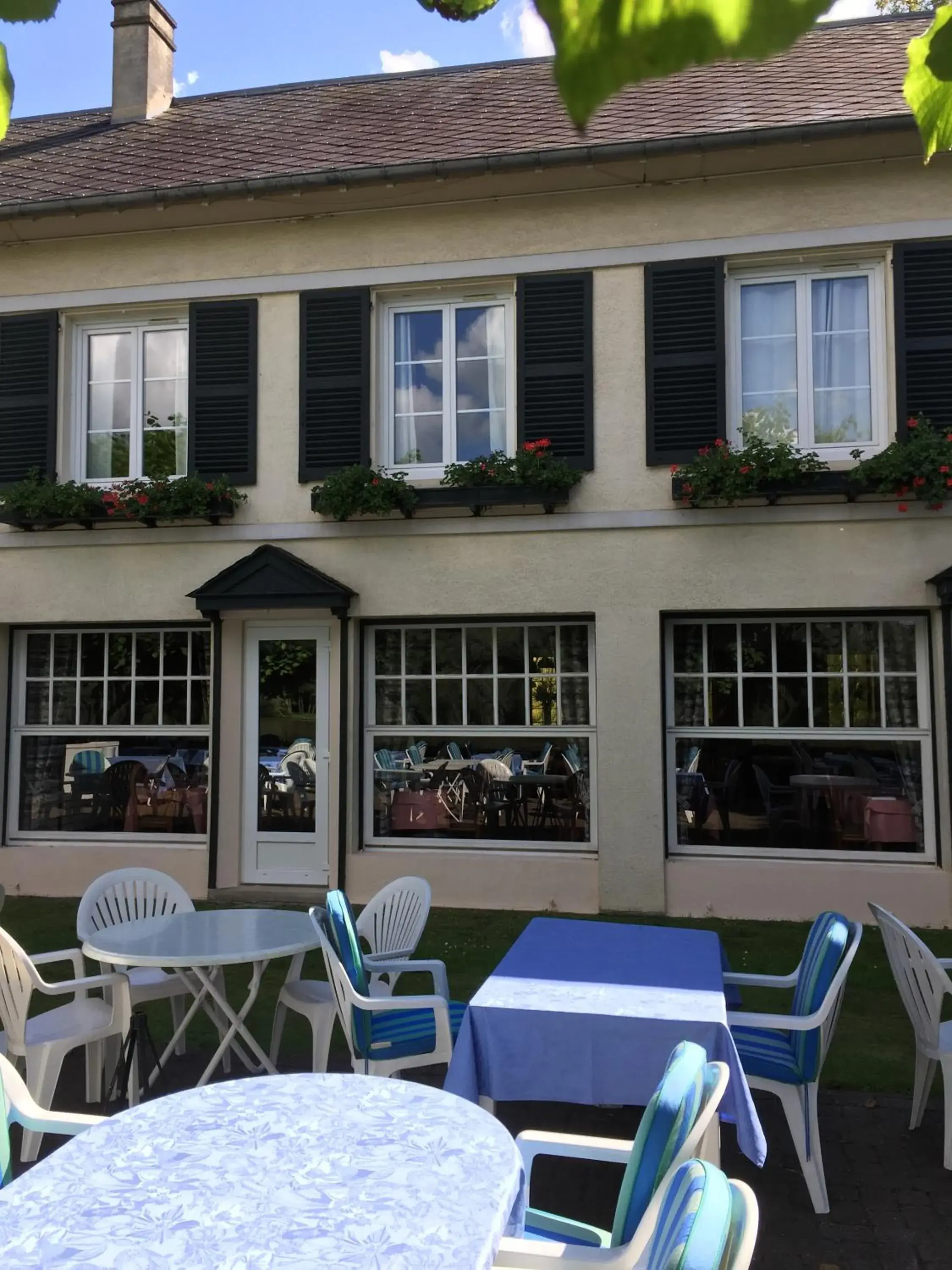 Facade/entrance, Patio/Outdoor Area in Hostellerie de Pavillon Saint-Hubert