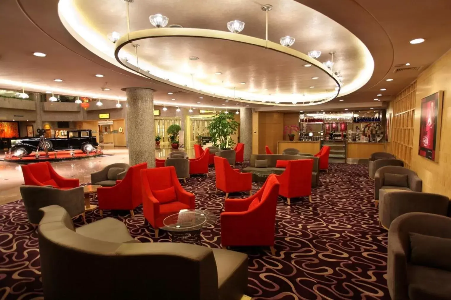 Lobby or reception, Lounge/Bar in Crowne Plaza Shanghai, an IHG Hotel