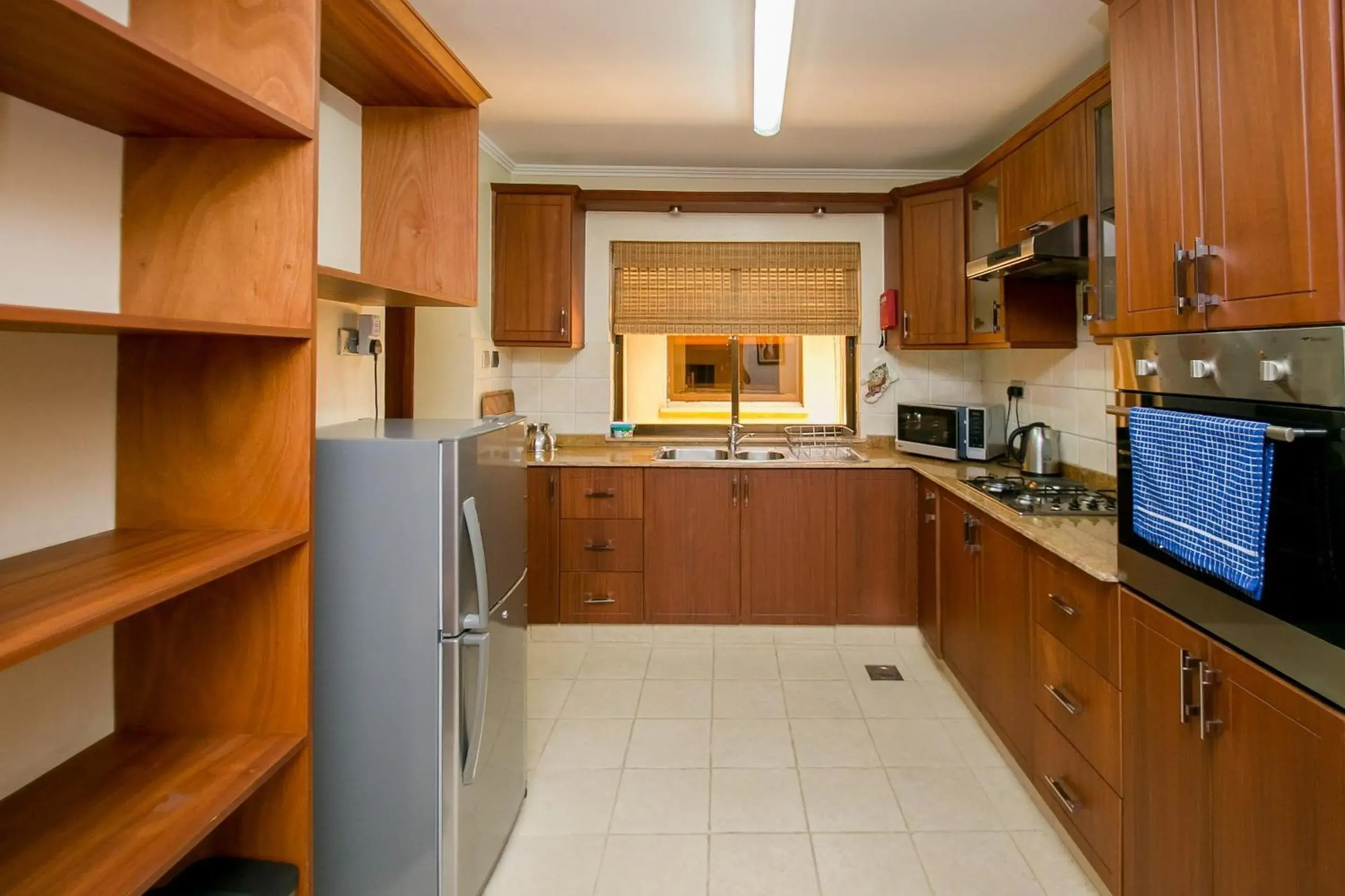 Kitchen or kitchenette, Kitchen/Kitchenette in Waridi Paradise Hotel and Suites